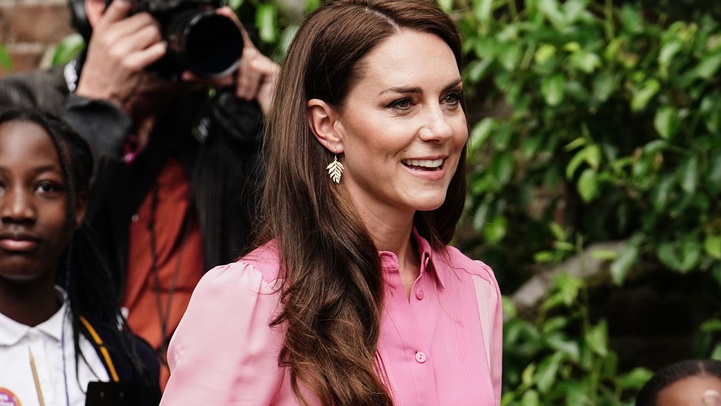 Kate Middleton | &#x393;&#x3B9;&#x3B1;&#x3C4;&#x3AF; &#x3B4;&#x3B5;&#x3BD; &#x3B1;&#x3BD;&#x3B1;&#x3BC;&#x3AD;&#x3BD;&#x3B5;&#x3C4;&#x3B1;&#x3B9; &#x3BD;&#x3B1; &#x3BA;&#x3AC;&#x3BD;&#x3B5;&#x3B9; &#x3AC;&#x3BB;&#x3BB;&#x3B7; &#x3B4;&#x3B7;&#x3BC;&#x3CC;&#x3C3;&#x3B9;&#x3B1; &#x3B5;&#x3BC;&#x3C6;&#x3AC;&#x3BD;&#x3B9;&#x3C3;&#x3B7; &#x3BC;&#x3B5;&#x3C4;&#x3AC; &#x3C4;&#x3BF; Wimbledon