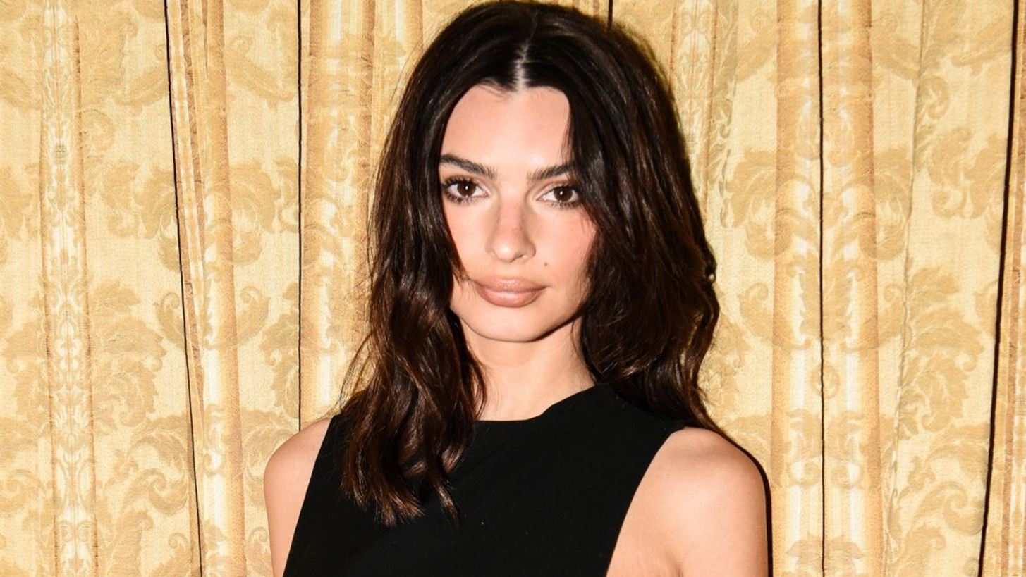 Emily Ratajkowski | &#x39C;&#x3B5; &#x3C4;&#x3BF; &#x3C0;&#x3B9;&#x3BF; &#x3B1;&#x3C0;&#x3BF;&#x3BA;&#x3B1;&#x3BB;&#x3C5;&#x3C0;&#x3C4;&#x3B9;&#x3BA;&#x3CC; revenge dress &#x3B4;&#x3B9;&#x3B1; &#x3C7;&#x3B5;&#x3B9;&#x3C1;&#x3CC;&#x3C2; Celia Kritharioti