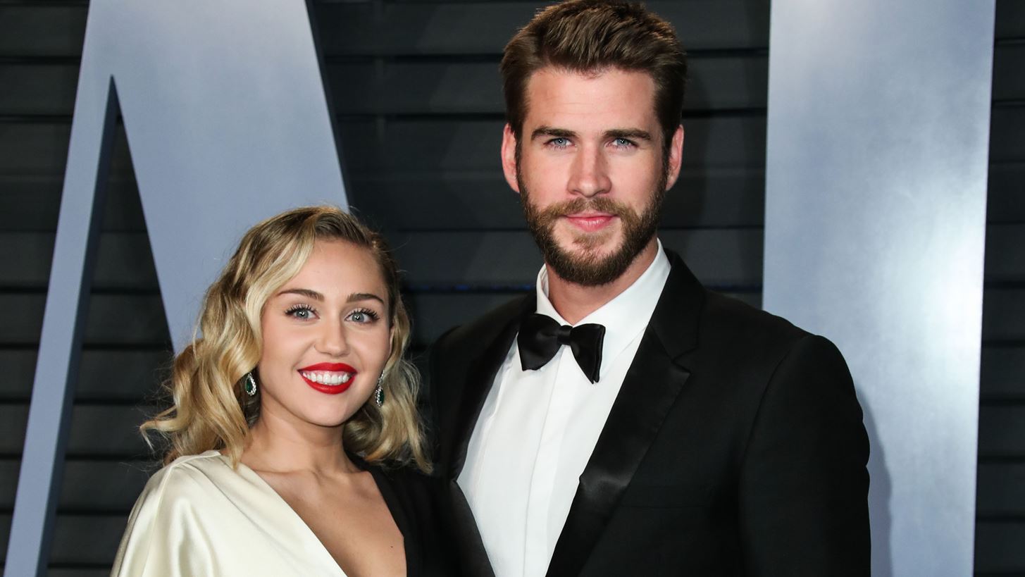 Miley Cyrus | &#x389;&#x3C4;&#x3B1;&#x3BD; &#x3C4;&#x3B5;&#x3BB;&#x3B9;&#x3BA;&#x3AC; &#x3C4;&#x3BF; &#x3AC;&#x3BB;&#x3BC;&#x3C0;&#x3BF;&#x3C5;&#x3BC; &#x3C4;&#x3B7;&#x3C2; &#x3B1;&#x3C6;&#x3B9;&#x3B5;&#x3C1;&#x3C9;&#x3BC;&#x3AD;&#x3BD;&#x3BF; &#x3C3;&#x3C4;&#x3BF; Liam Hemsworth;