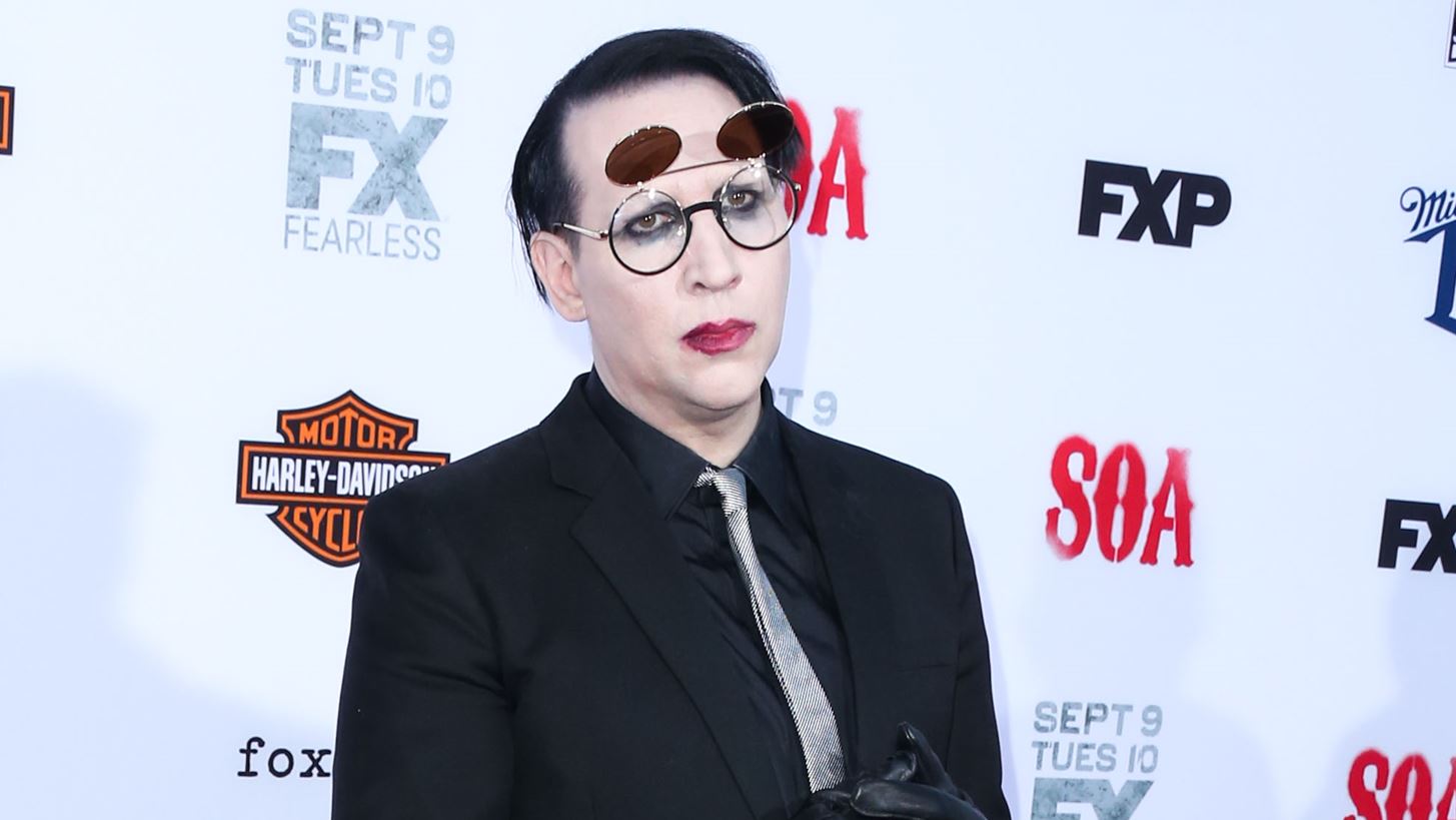 Marilyn Manson | &#x39F;&#x3B9; &#x3B4;&#x3B9;&#x3B1;&#x3C3;&#x3C4;&#x3C1;&#x3BF;&#x3C6;&#x3AD;&#x3C2; &#x3B5;&#x3BD;&#x3CC;&#x3C2; &#x3BA;&#x3B1;&#x3BB;&#x3BB;&#x3B9;&#x3C4;&#x3AD;&#x3C7;&#x3BD;&#x3B7; &#x3C0;&#x3BF;&#x3C5; &#x3C6;&#x3CE;&#x3BD;&#x3B1;&#x3B6;&#x3B5; &#x3C4;&#x3BF; &#x3C0;&#x3BF;&#x3B9;&#x3BF;&#x3C2; &#x3C0;&#x3C1;&#x3B1;&#x3B3;&#x3BC;&#x3B1;&#x3C4;&#x3B9;&#x3BA;&#x3AC; &#x3AE;&#x3C4;&#x3B1;&#x3BD; &#x3B1;&#x3BB;&#x3BB;&#x3AC; &#x3BA;&#x3B1;&#x3BD;&#x3B5;&#x3AF;&#x3C2; &#x3B4;&#x3B5;&#x3BD; &#x3AC;&#x3BA;&#x3BF;&#x3C5;&#x3B3;&#x3B5;