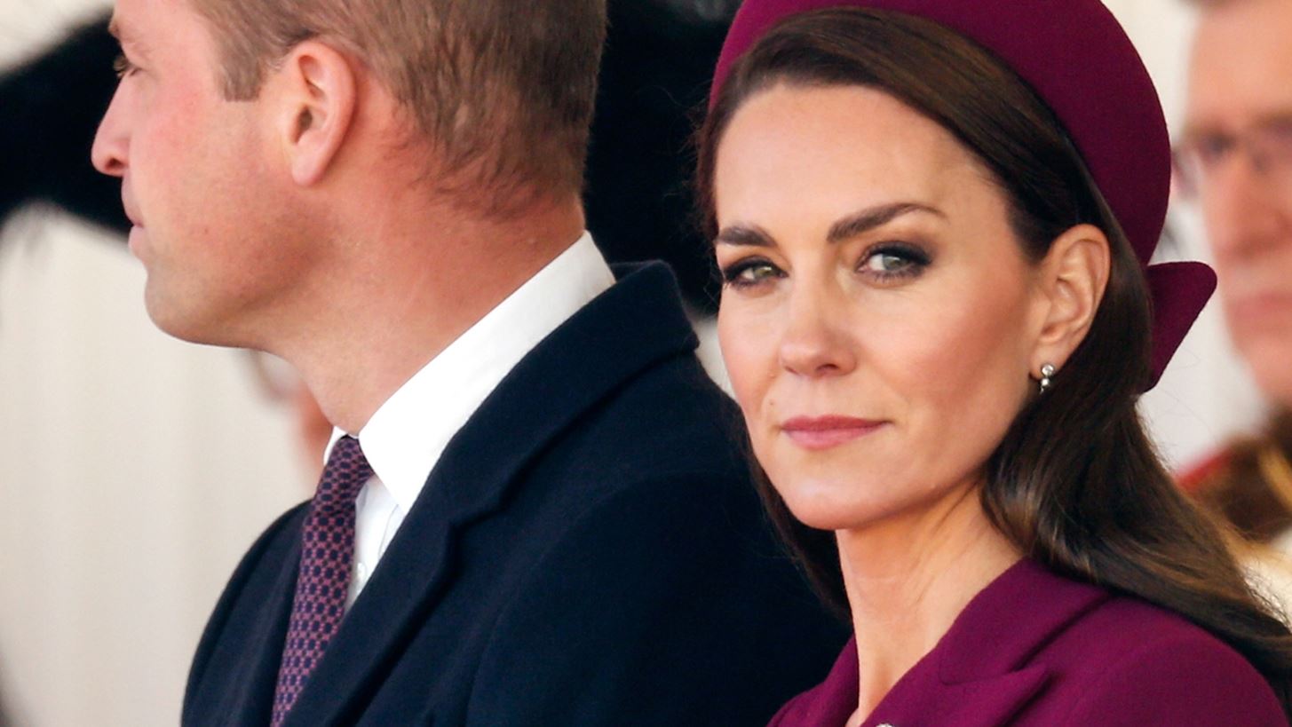 Kate Middleton | &#x395;&#x3BC;&#x3C6;&#x3B1;&#x3BD;&#x3AF;&#x3C3;&#x3C4;&#x3B7;&#x3BA;&#x3B5; &#x3B3;&#x3B9;&#x3B1; &#x3C0;&#x3C1;&#x3CE;&#x3C4;&#x3B7; &#x3C6;&#x3BF;&#x3C1;&#x3AC; &#x3BC;&#x3B5; &#x3C4;&#x3B7;&#x3BD; &#x3BA;&#x3B1;&#x3C1;&#x3C6;&#x3AF;&#x3C4;&#x3C3;&#x3B1; &#x27;&#x3A0;&#x3C1;&#x3B9;&#x3B3;&#x3BA;&#x3AF;&#x3C0;&#x3B9;&#x3C3;&#x3C3;&#x3B1; &#x3C4;&#x3B7;&#x3C2; &#x39F;&#x3C5;&#x3B1;&#x3BB;&#x3AF;&#x3B1;&#x3C2;&#x27; &#x3C4;&#x3B7;&#x3C2; Diana