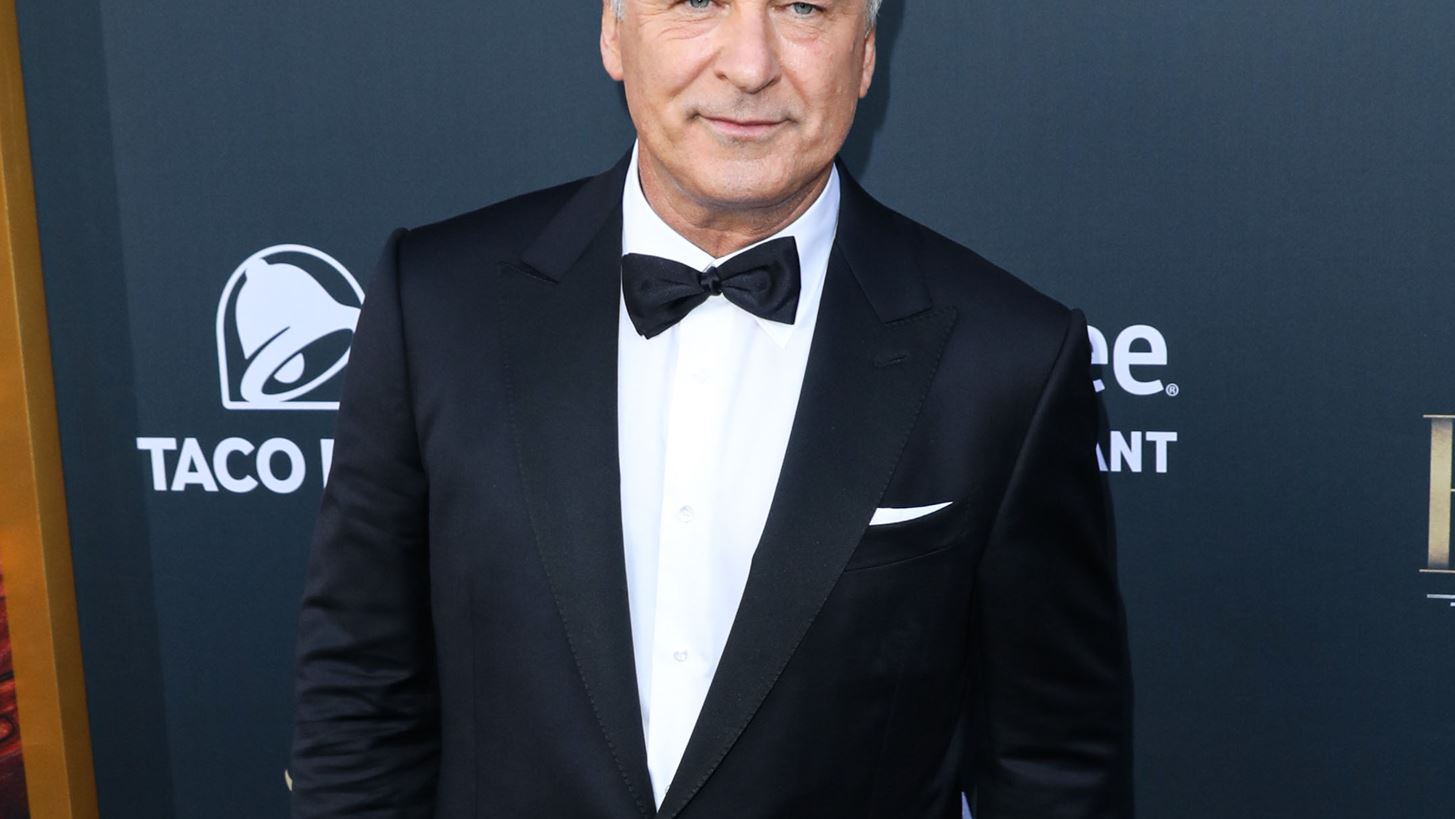 Alec Baldwin | &#x39C;&#x3B5;&#x3C4;&#x3AC; &#x3C4;&#x3BF;&#x3BD; &#x3BC;&#x3BF;&#x3B9;&#x3C1;&#x3B1;&#x3AF;&#x3BF; &#x3C0;&#x3C5;&#x3C1;&#x3BF;&#x3B2;&#x3BF;&#x3BB;&#x3B9;&#x3C3;&#x3BC;&#x3CC; &#x3C3;&#x3C4;&#x3B1; &#x3B3;&#x3C5;&#x3C1;&#x3AF;&#x3C3;&#x3BC;&#x3B1;&#x3C4;&#x3B1; &#x3C4;&#x3BF;&#x3C5; &#x27;Rust&#x27; &#x3C0;&#x3C1;&#x3C9;&#x3C4;&#x3B1;&#x3B3;&#x3C9;&#x3BD;&#x3B9;&#x3C3;&#x3C4;&#x3B5;&#x3AF; &#x3C3;&#x3B5; &#x3B4;&#x3CD;&#x3BF; &#x399;&#x3C4;&#x3B1;&#x3BB;&#x3B9;&#x3BA;&#x3AD;&#x3C2; &#x3BA;&#x3C9;&#x3BC;&#x3C9;&#x3B4;&#x3AF;&#x3B5;&#x3C2;
