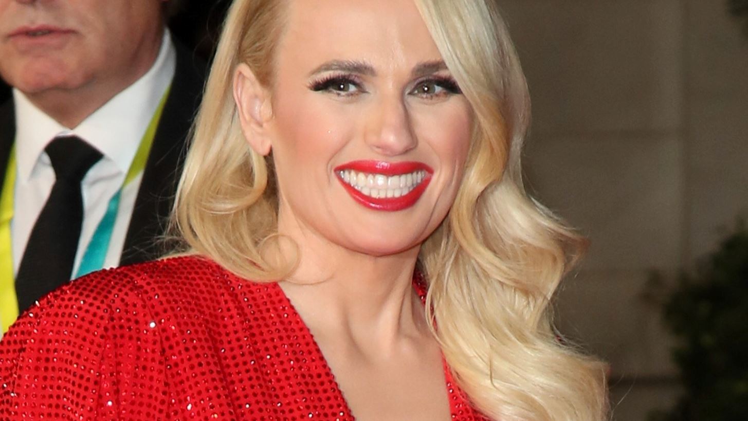 Rebel Wilson | &#x391;&#x3C0;&#x3BF;&#x3BA;&#x3AC;&#x3BB;&#x3C5;&#x3C8;&#x3B5; &#x3CC;&#x3C4;&#x3B9; &#x3C4;&#x3BF; &#x3C3;&#x3C5;&#x3BC;&#x3B2;&#x3CC;&#x3BB;&#x3B1;&#x3B9;&#x3CC; &#x3C4;&#x3B7;&#x3C2; &#x3B3;&#x3B9;&#x3B1; &#x3C4;&#x3BF; &#x27;Pitch Perfect&#x27; &#x3C4;&#x3B7;&#x3C2; &#x3B1;&#x3C0;&#x3B1;&#x3B3;&#x3CC;&#x3C1;&#x3B5;&#x3C5;&#x3B5; &#x3BD;&#x3B1; &#x3C7;&#x3AC;&#x3C3;&#x3B5;&#x3B9; &#x3BA;&#x3B9;&#x3BB;&#x3AC;