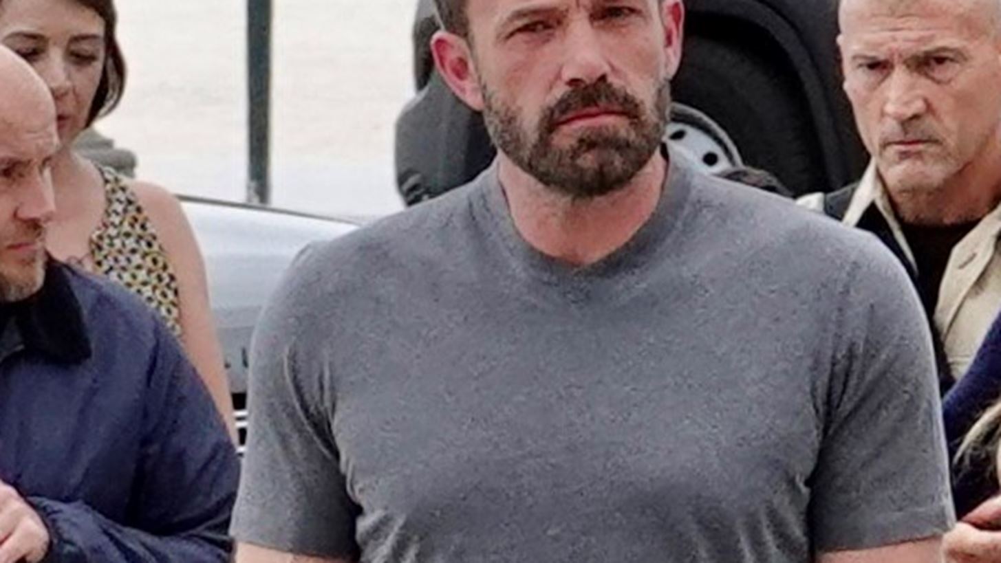 Ben Affleck | &#x397; &#x3C3;&#x3C5;&#x3BD;&#x3AC;&#x3BD;&#x3C4;&#x3B7;&#x3C3;&#x3B7; &#x3BC;&#x3B5; &#x3C4;&#x3B7;&#x3BD; Jennifer Garner &#x3BC;&#x3B5;&#x3C4;&#x3AC; &#x3C4;&#x3BF;&#x3BD; &#x3BC;&#x3AE;&#x3BD;&#x3B1; &#x3C4;&#x3BF;&#x3C5; &#x3BC;&#x3AD;&#x3BB;&#x3B9;&#x3C4;&#x3BF;&#x3C2; &#x3BC;&#x3B5; &#x3C4;&#x3B7;&#x3BD; J.Lo &#x3C3;&#x3C4;&#x3BF; &#x3A0;&#x3B1;&#x3C1;&#x3AF;&#x3C3;&#x3B9;