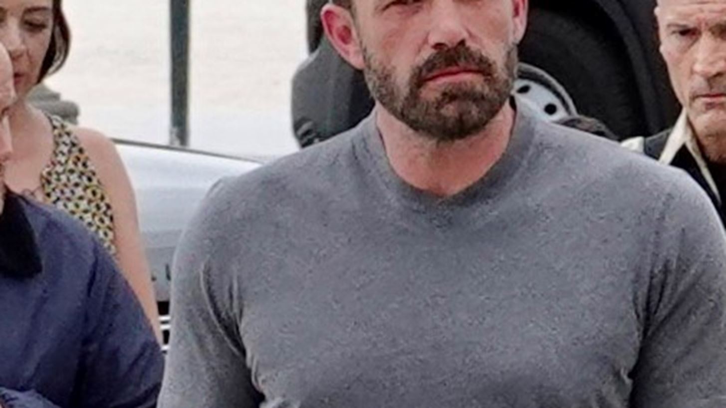 Ben Affleck | &#x397; &#x3B3;&#x3BB;&#x3C5;&#x3BA;&#x3B9;&#x3AC; &#x3C6;&#x3C9;&#x3C4;&#x3BF;&#x3B3;&#x3C1;&#x3B1;&#x3C6;&#x3AF;&#x3B1; &#x3BC;&#x3B5; &#x3C4;&#x3B7; &#x3BC;&#x3B7;&#x3C4;&#x3AD;&#x3C1;&#x3B1; &#x3C4;&#x3BF;&#x3C5; &#x3C3;&#x3C4;&#x3BF;&#x3BD; &#x3B3;&#x3AC;&#x3BC;&#x3BF; &#x3C4;&#x3BF;&#x3C5; &#x3BC;&#x3B5; &#x3C4;&#x3B7;&#x3BD; Jennifer Lopez