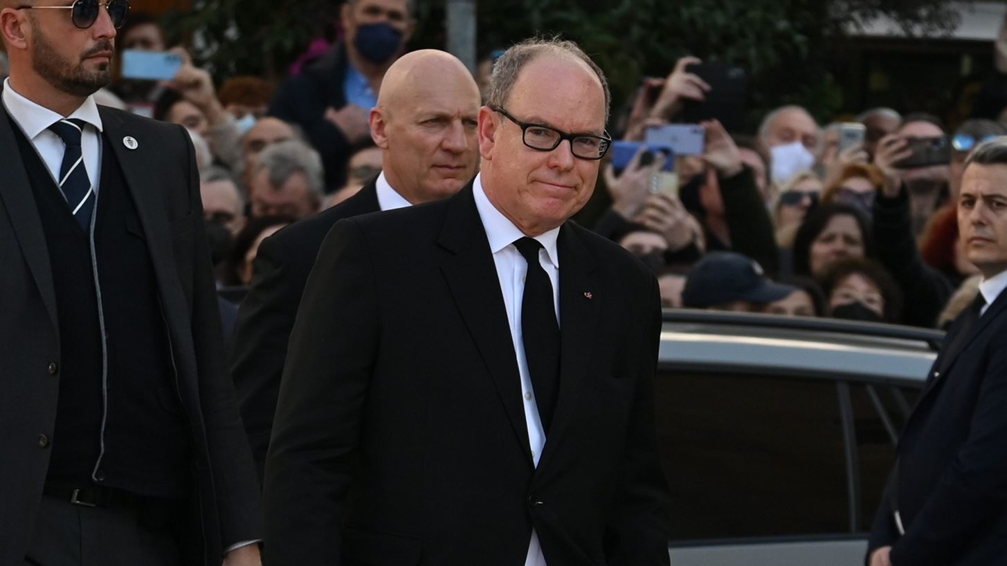 &#x3A3;&#x3C4;&#x3B7;&#x3BD; &#x395;&#x3BB;&#x3BB;&#x3AC;&#x3B4;&#x3B1; &#x3BF; &#x3C0;&#x3C1;&#x3AF;&#x3B3;&#x3BA;&#x3B9;&#x3C0;&#x3B1;&#x3C2; &#x391;&#x3BB;&#x3B2;&#x3AD;&#x3C1;&#x3C4;&#x3BF;&#x3C2; &#x3C4;&#x3BF;&#x3C5; &#x39C;&#x3BF;&#x3BD;&#x3B1;&#x3BA;&#x3CC; | &#x397; &#x3B5;&#x3BC;&#x3C6;&#x3AC;&#x3BD;&#x3B9;&#x3C3;&#x3B7; &#x3C7;&#x3C9;&#x3C1;&#x3AF;&#x3C2; &#x3C4;&#x3B7;&#x3BD; &#x3C0;&#x3C1;&#x3B9;&#x3B3;&#x3BA;&#x3AF;&#x3C0;&#x3B9;&#x3C3;&#x3C3;&#x3B1; Charlene &#x3BA;&#x3B1;&#x3B9; &#x3C4;&#x3BF; &#x3B4;&#x3B5;&#x3AF;&#x3C0;&#x3BD;&#x3BF; &#x3C3;&#x3B5; &#x3B5;&#x3C3;&#x3C4;&#x3B9;&#x3B1;&#x3C4;&#x3CC;&#x3C1;&#x3B9;&#x3BF; &#x3C4;&#x3B7;&#x3C2; &#x391;&#x3B8;&#x3AE;&#x3BD;&#x3B1;&#x3C2;