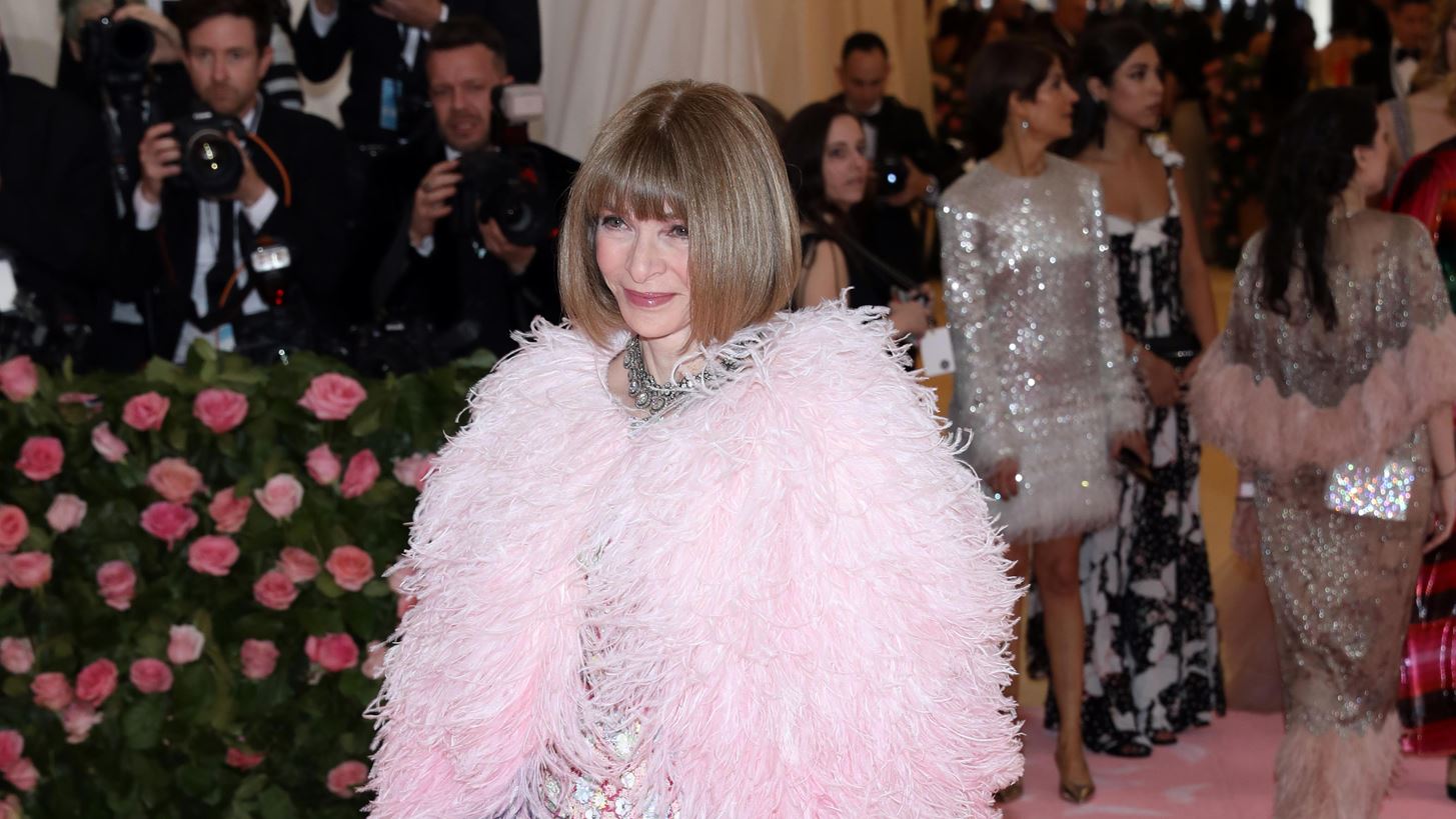Anna Wintour | &#x39F; &#x3B4;&#x3B9;&#x3AC;&#x3C3;&#x3B7;&#x3BC;&#x3BF;&#x3C2; &#x3C0;&#x3BF;&#x3C5; &#x3B4;&#x3B5;&#x3BD; &#x3C0;&#x3C1;&#x3CC;&#x3BA;&#x3B5;&#x3B9;&#x3C4;&#x3B1;&#x3B9; &#x3BD;&#x3B1; &#x3BA;&#x3B1;&#x3BB;&#x3B5;&#x3C3;&#x3C4;&#x3B5;&#x3AF; &#x3C0;&#x3BF;&#x3C4;&#x3AD; &#x3C3;&#x3C4;&#x3BF; Met Gala