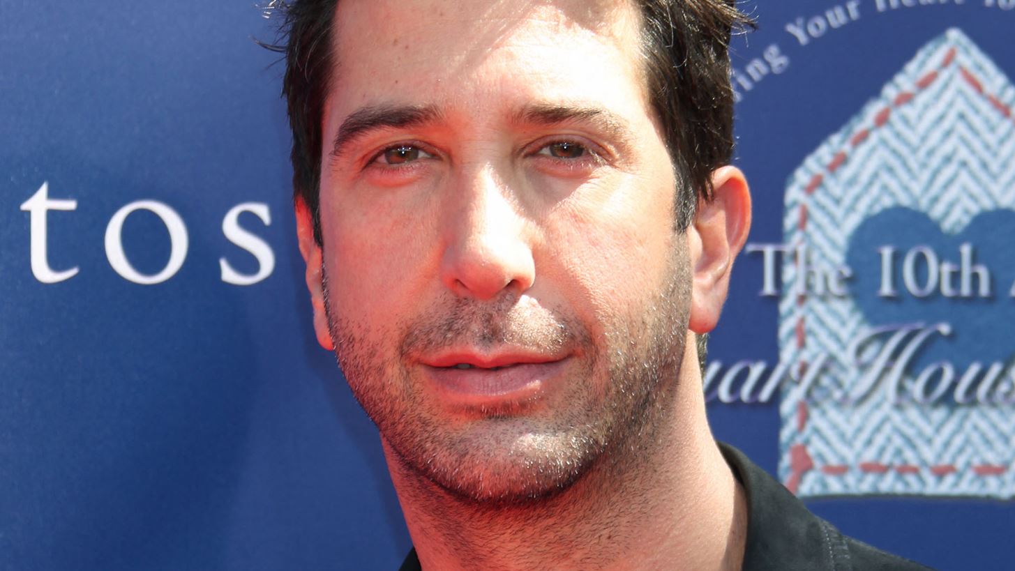 &#x39F; &#x3BB;&#x3CC;&#x3B3;&#x3BF;&#x3C2; &#x3C0;&#x3BF;&#x3C5; &#x3B7; 9&#x3C7;&#x3C1;&#x3BF;&#x3BD;&#x3B7; &#x3BA;&#x3CC;&#x3C1;&#x3B7; &#x3C4;&#x3BF;&#x3C5; David Schwimmer &#x3BE;&#x3CD;&#x3C1;&#x3B9;&#x3C3;&#x3B5; &#x3C4;&#x3BF; &#x3BA;&#x3B5;&#x3C6;&#x3AC;&#x3BB;&#x3B9; &#x3C4;&#x3B7;&#x3C2;