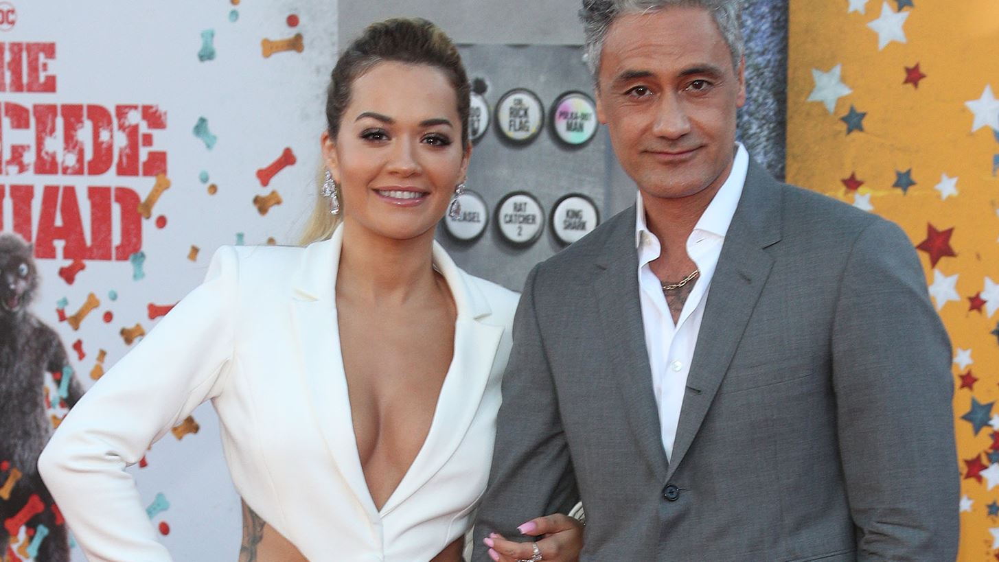 Rita Ora &#x2013;Taika Waititi | &#x3A0;&#x3B1;&#x3BD;&#x3C4;&#x3C1;&#x3B5;&#x3CD;&#x3C4;&#x3B7;&#x3BA;&#x3B1;&#x3BD; &#x3C3;&#x3C4;&#x3BF; &#x39B;&#x3BF;&#x3BD;&#x3B4;&#x3AF;&#x3BD;&#x3BF; &#x2013; &#x397; &#x3C3;&#x3C4;&#x3B1;&#x3C1; &#x3AC;&#x3BB;&#x3BB;&#x3B1;&#x3BE;&#x3B5; &#x3C4;&#x3BF; &#x3B5;&#x3C0;&#x3CE;&#x3BD;&#x3C5;&#x3BC;&#x3CC; &#x3C4;&#x3B7;&#x3C2;