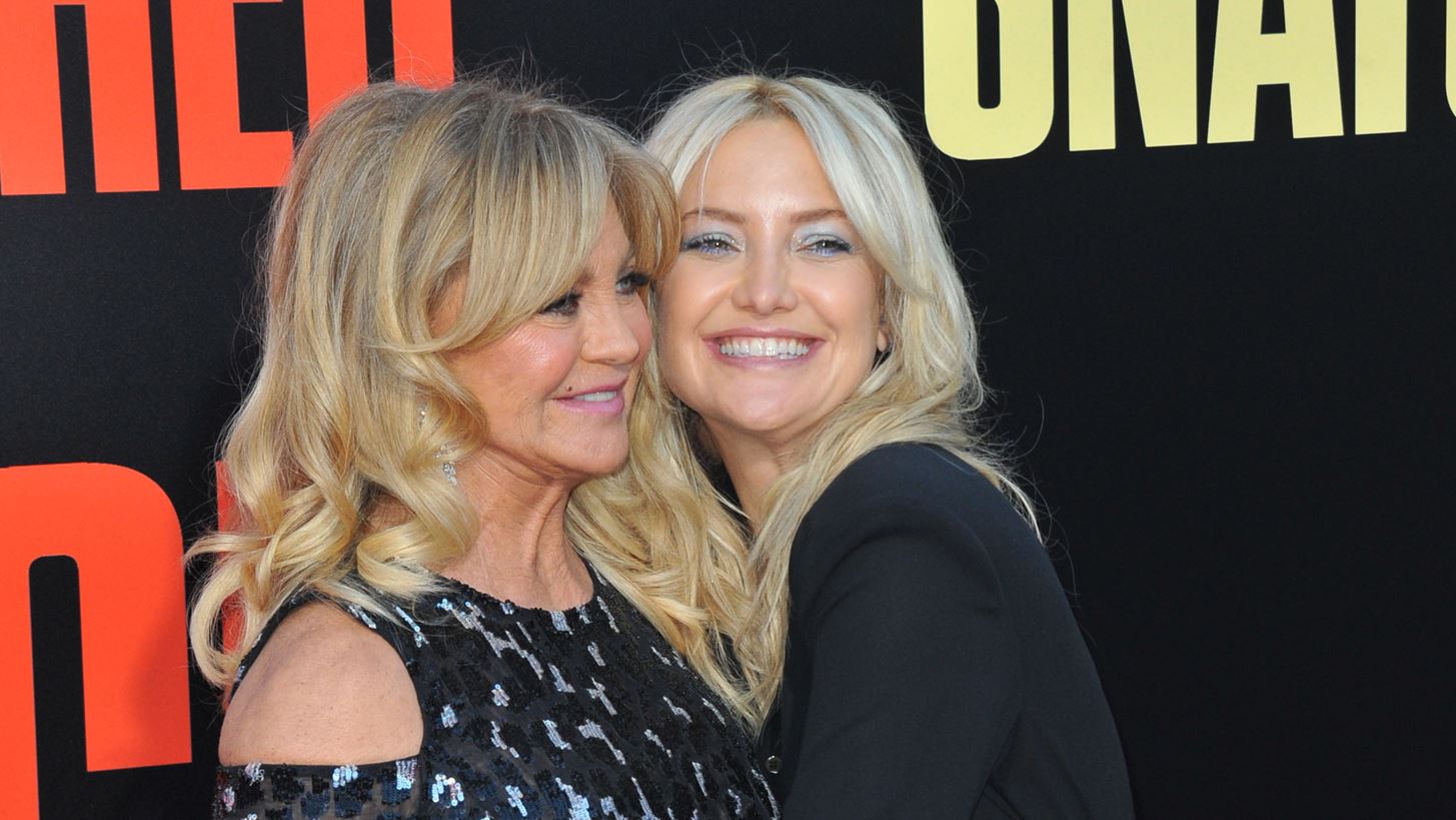 Kate Hudson | &#x397; &#x3B1;&#x3C0;&#x3AC;&#x3BD;&#x3C4;&#x3B7;&#x3C3;&#x3AE; &#x3C4;&#x3B7;&#x3C2; &#x3C3;&#x3B5; &#x3B5;&#x3BA;&#x3B5;&#x3AF;&#x3BD;&#x3BF;&#x3C5;&#x3C2; &#x3C0;&#x3BF;&#x3C5; &#x3B1;&#x3C0;&#x3BF;&#x3BA;&#x3B1;&#x3BB;&#x3BF;&#x3CD;&#x3BD; &#x3C4;&#x3B7; &#x3BC;&#x3B7;&#x3C4;&#x3AD;&#x3C1;&#x3B1; &#x3C4;&#x3B7;&#x3C2;, Goldie Hawn, &#x3B4;&#x3CD;&#x3C3;&#x3BA;&#x3BF;&#x3BB;&#x3B7; &#x3C3;&#x3C4;&#x3B7; &#x3C3;&#x3C5;&#x3BD;&#x3B5;&#x3C1;&#x3B3;&#x3B1;&#x3C3;&#x3AF;&#x3B1;