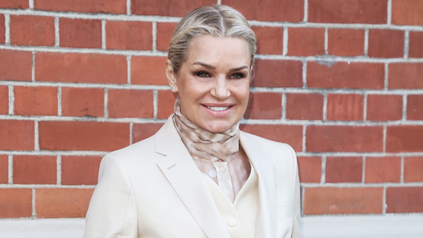 H Yolanda Hadid &#x3AD;&#x3B4;&#x3B5;&#x3B9;&#x3BE;&#x3B5; &#x3BA;&#x3B1;&#x3C4;&#x3AC; &#x3BB;&#x3AC;&#x3B8;&#x3BF;&#x3C2; &#x3C6;&#x3C9;&#x3C4;&#x3BF;&#x3B3;&#x3C1;&#x3B1;&#x3C6;&#x3AF;&#x3B1; &#x3BC;&#x3B5; &#x3C4;&#x3BF; &#x3C0;&#x3C1;&#x3CC;&#x3C3;&#x3C9;&#x3C0;&#x3BF; &#x3C4;&#x3BF;&#x3C5; &#x3BC;&#x3C9;&#x3C1;&#x3BF;&#x3CD; &#x3C4;&#x3B7;&#x3C2; Gigi