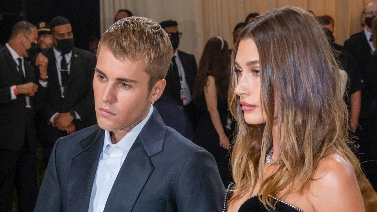 H Hailey Bieber &#x3AD;&#x3B4;&#x3C9;&#x3C3;&#x3B5; &#x3C4;&#x3B7;&#x3BD; &#x3C0;&#x3B9;&#x3BF; &#x3C3;&#x3C9;&#x3C3;&#x3C4;&#x3AE; celebrity &#x3B1;&#x3C0;&#x3AC;&#x3BD;&#x3C4;&#x3B7;&#x3C3;&#x3B7; &#x3C3;&#x3C7;&#x3B5;&#x3C4;&#x3B9;&#x3BA;&#x3AC; &#x3BC;&#x3B5; &#x3C4;&#x3BF; &#x3B1;&#x3BD; &#x3C3;&#x3BA;&#x3AD;&#x3C6;&#x3C4;&#x3B5;&#x3C4;&#x3B1;&#x3B9; &#x3BD;&#x3B1; &#x3BA;&#x3AC;&#x3BD;&#x3B5;&#x3B9; &#x3C0;&#x3B1;&#x3B9;&#x3B4;&#x3B9;&#x3AC;