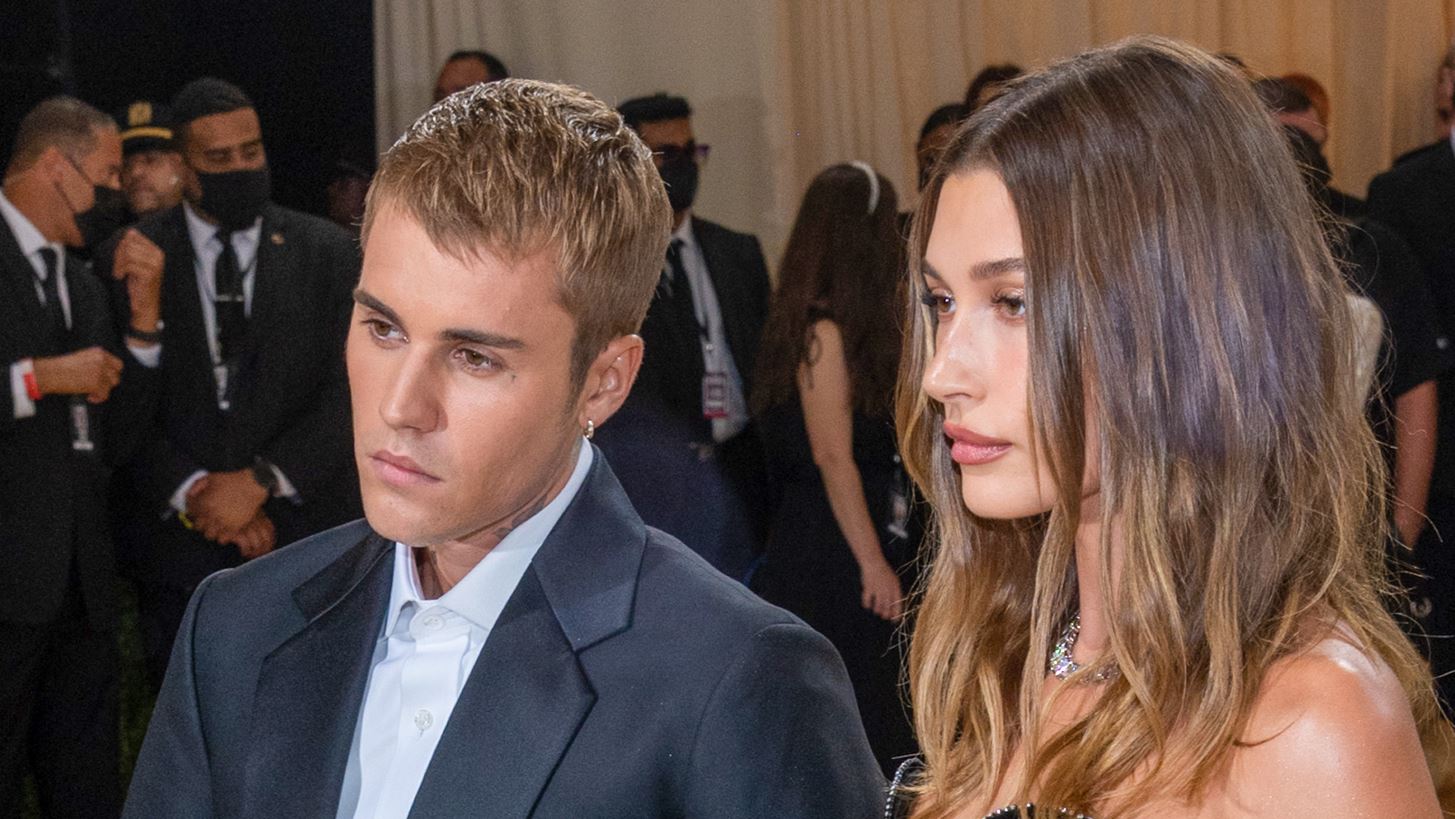 &#x39F; Justin Bieber &#x3B5;&#x3AF;&#x3BD;&#x3B1;&#x3B9; &#x3C0;&#x3B1;&#x3BD;&#x3B9;&#x3BA;&#x3BF;&#x3B2;&#x3BB;&#x3B7;&#x3BC;&#x3AD;&#x3BD;&#x3BF;&#x3C2; &#x3BC;&#x3B5;&#x3C4;&#x3AC; &#x3C4;&#x3B7;&#x3BD; &#x3C0;&#x3C1;&#x3CC;&#x3C3;&#x3C6;&#x3B1;&#x3C4;&#x3B7; &#x3C0;&#x3B5;&#x3C1;&#x3B9;&#x3C0;&#x3AD;&#x3C4;&#x3B5;&#x3B9;&#x3B1; &#x3C4;&#x3B7;&#x3C2; &#x3C5;&#x3B3;&#x3B5;&#x3AF;&#x3B1;&#x3C2; &#x3C4;&#x3B7;&#x3C2; &#x3C3;&#x3C5;&#x3B6;&#x3CD;&#x3B3;&#x3BF;&#x3C5; &#x3C4;&#x3BF;&#x3C5;, Hailey