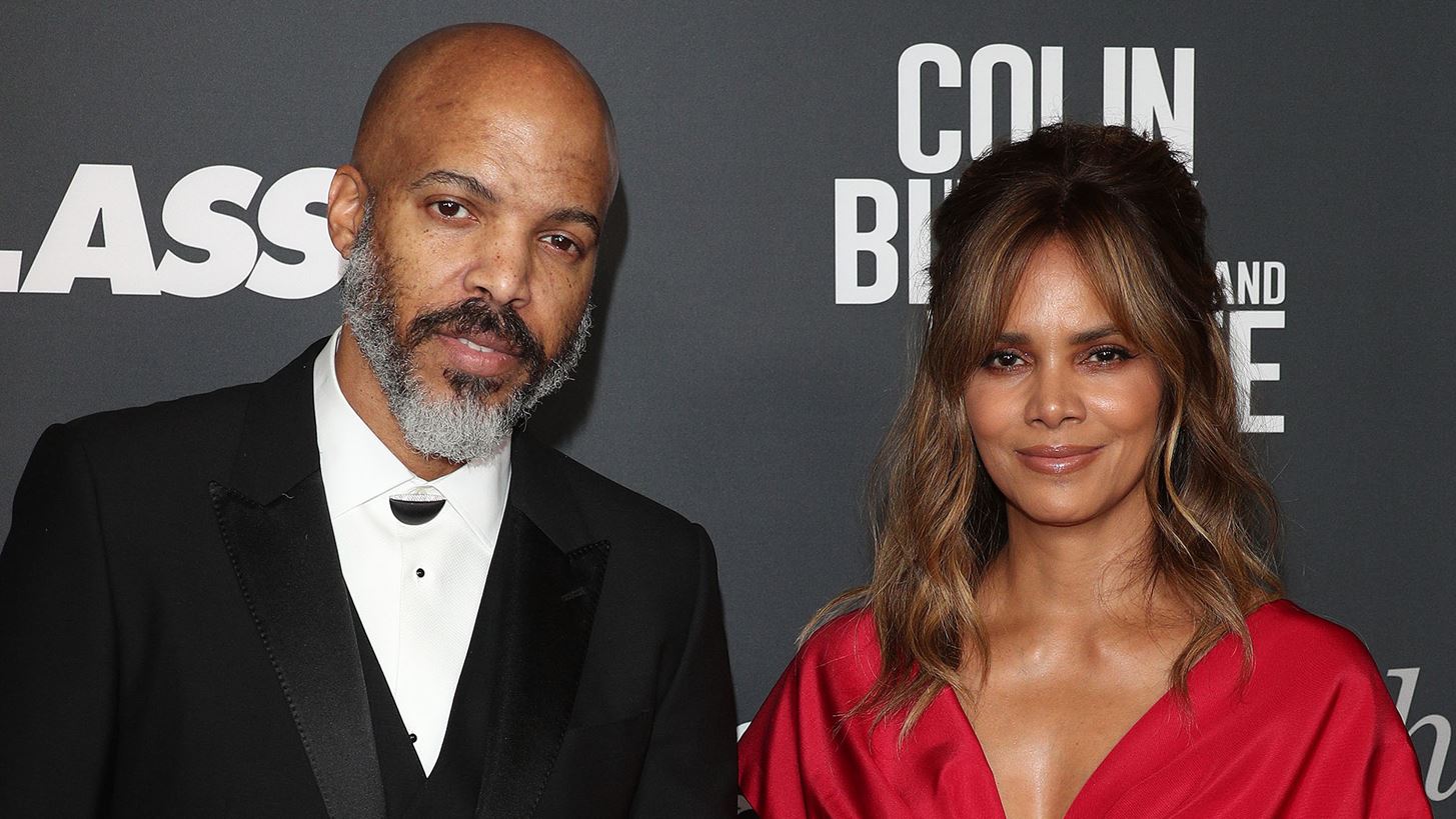 Surprise! &#x39F; &#x3BC;&#x3C5;&#x3C3;&#x3C4;&#x3B9;&#x3BA;&#x3CC;&#x3C2; &quot;&#x3B3;&#x3AC;&#x3BC;&#x3BF;&#x3C2;&quot; &#x3C4;&#x3B7;&#x3C2; Halle Berry &#x3C3;&#x3B5; &#x3B5;&#x3BE;&#x3C9;&#x3C4;&#x3B9;&#x3BA;&#x3CC; &#x3C0;&#x3C1;&#x3BF;&#x3BF;&#x3C1;&#x3B9;&#x3C3;&#x3BC;&#x3CC; &#x3C4;&#x3B7;&#x3BD; &#x3C0;&#x3C1;&#x3CE;&#x3C4;&#x3B7; &#x3B7;&#x3BC;&#x3AD;&#x3C1;&#x3B1; &#x3C4;&#x3BF;&#x3C5; &#x3BD;&#x3AD;&#x3BF;&#x3C5; &#x3AD;&#x3C4;&#x3BF;&#x3C5;&#x3C2;