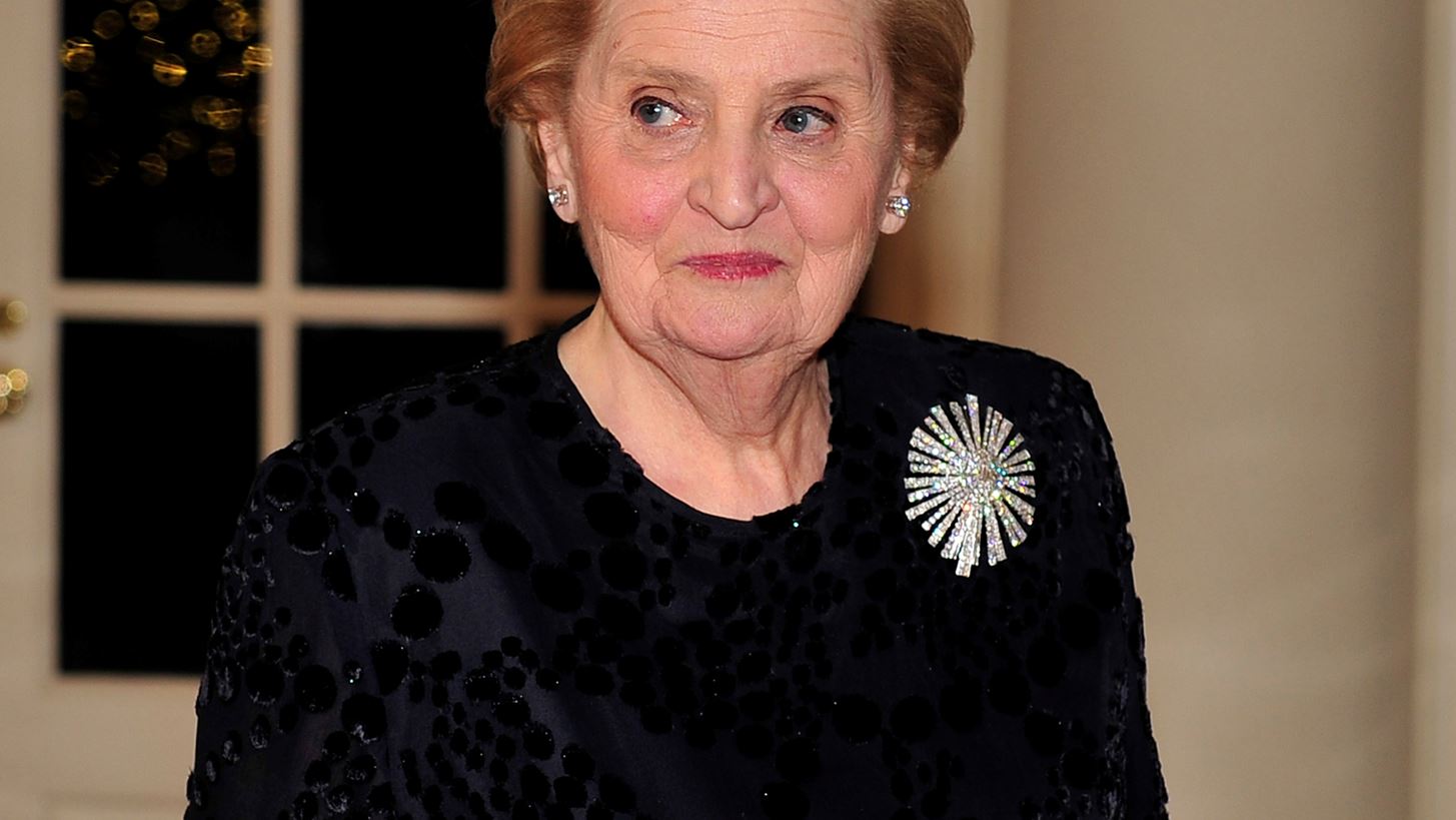 Madeleine Albright | &#x3A0;&#x3AD;&#x3B8;&#x3B1;&#x3BD;&#x3B5; &#x3B7; &#x3C0;&#x3C1;&#x3CE;&#x3C4;&#x3B7; &#x3B3;&#x3C5;&#x3BD;&#x3B1;&#x3AF;&#x3BA;&#x3B1; &#x3A5;&#x3C0;&#x3BF;&#x3C5;&#x3C1;&#x3B3;&#x3CC;&#x3C2; &#x395;&#x3BE;&#x3C9;&#x3C4;&#x3B5;&#x3C1;&#x3B9;&#x3BA;&#x3CE;&#x3BD; &#x3C4;&#x3C9;&#x3BD; &#x397;&#x3A0;&#x391;