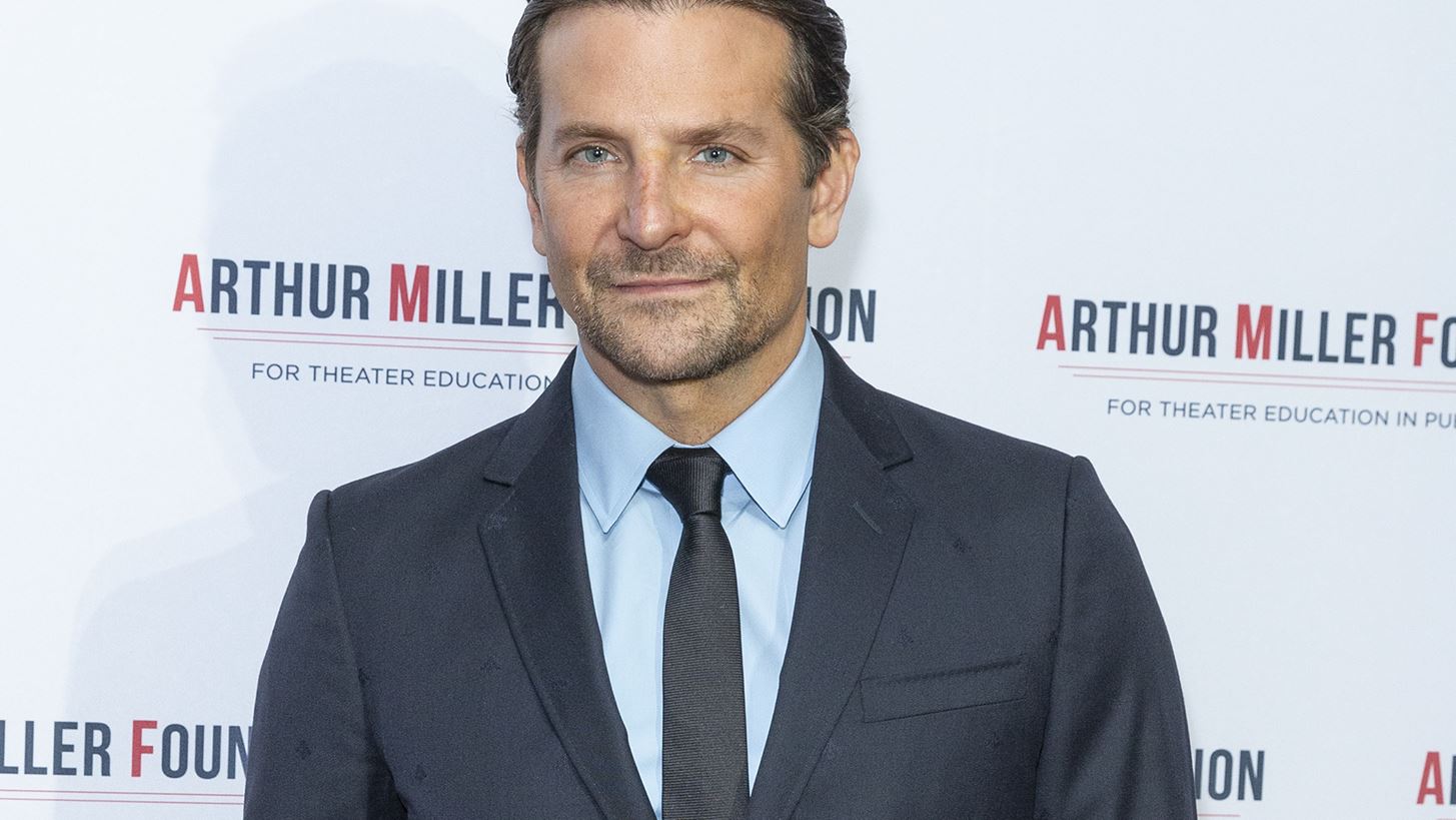 Bradley Cooper | &#x397; &#x3B5;&#x3BE;&#x3BF;&#x3BC;&#x3BF;&#x3BB;&#x3CC;&#x3B3;&#x3B7;&#x3C3;&#x3AE; &#x3C4;&#x3BF;&#x3C5; &#x3B3;&#x3B9;&#x3B1; &#x3C4;&#x3BF;&#x3BD; &#x3B5;&#x3B8;&#x3B9;&#x3C3;&#x3BC;&#x3CC; &#x3C4;&#x3BF;&#x3C5; &#x3C3;&#x3C4;&#x3B7;&#x3BD; &#x3BA;&#x3BF;&#x3BA;&#x3B1;&#x390;&#x3BD;&#x3B7;