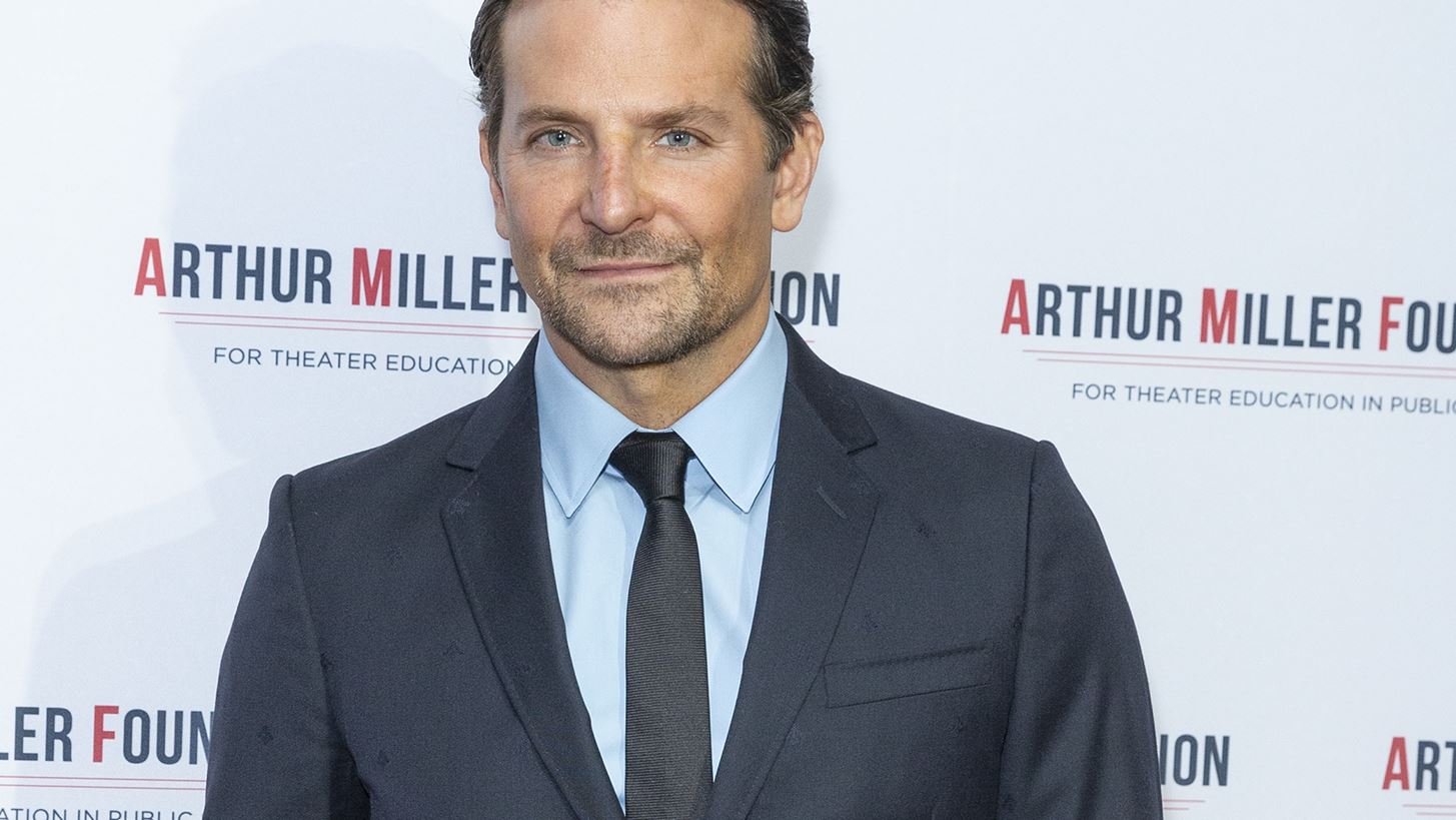Bradley Cooper | &#x397; &#x3BD;&#x3AD;&#x3B1; &#x3C4;&#x3BF;&#x3C5; &#x3C3;&#x3CD;&#x3BD;&#x3C4;&#x3C1;&#x3BF;&#x3C6;&#x3BF;&#x3C2; &#x3B5;&#x3AF;&#x3BD;&#x3B1;&#x3B9; &#x3C0;&#x3C1;&#x3CE;&#x3B7;&#x3BD; &#x3C3;&#x3CD;&#x3B6;&#x3C5;&#x3B3;&#x3BF;&#x3C2; &#x391;&#x3BC;&#x3B5;&#x3C1;&#x3B9;&#x3BA;&#x3B1;&#x3BD;&#x3BF;&#x3CD; &#x3C0;&#x3BF;&#x3BB;&#x3B9;&#x3C4;&#x3B9;&#x3BA;&#x3BF;&#x3CD;