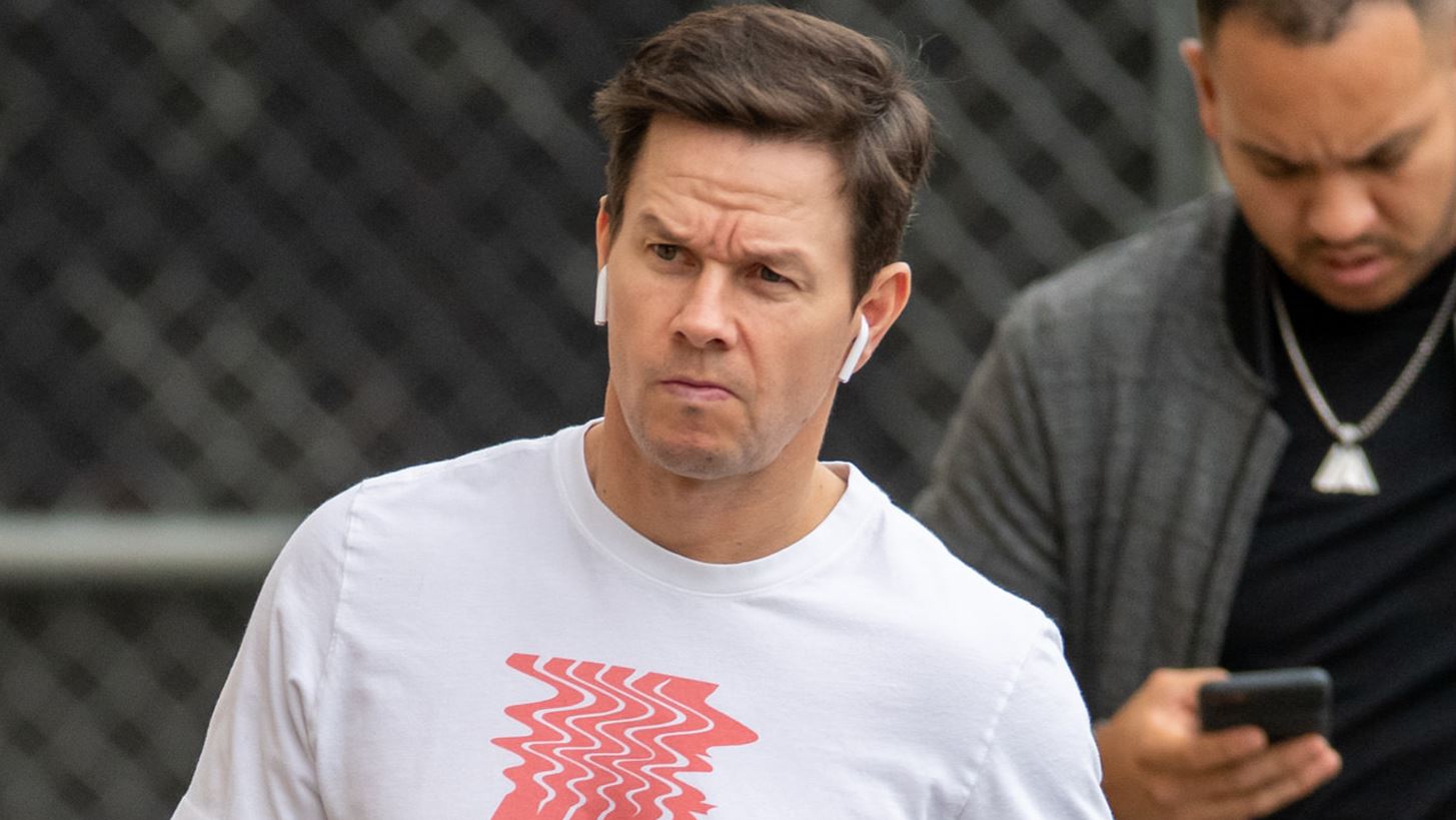Mark Wahlberg | &#x3A0;&#x3AE;&#x3C1;&#x3B5; 10 &#x3BA;&#x3B9;&#x3BB;&#x3AC; &#x3C3;&#x3B5; 3 &#x3B5;&#x3B2;&#x3B4;&#x3BF;&#x3BC;&#x3AC;&#x3B4;&#x3B5;&#x3C2; (&#x3C6;&#x3C9;&#x3C4;&#x3BF;)