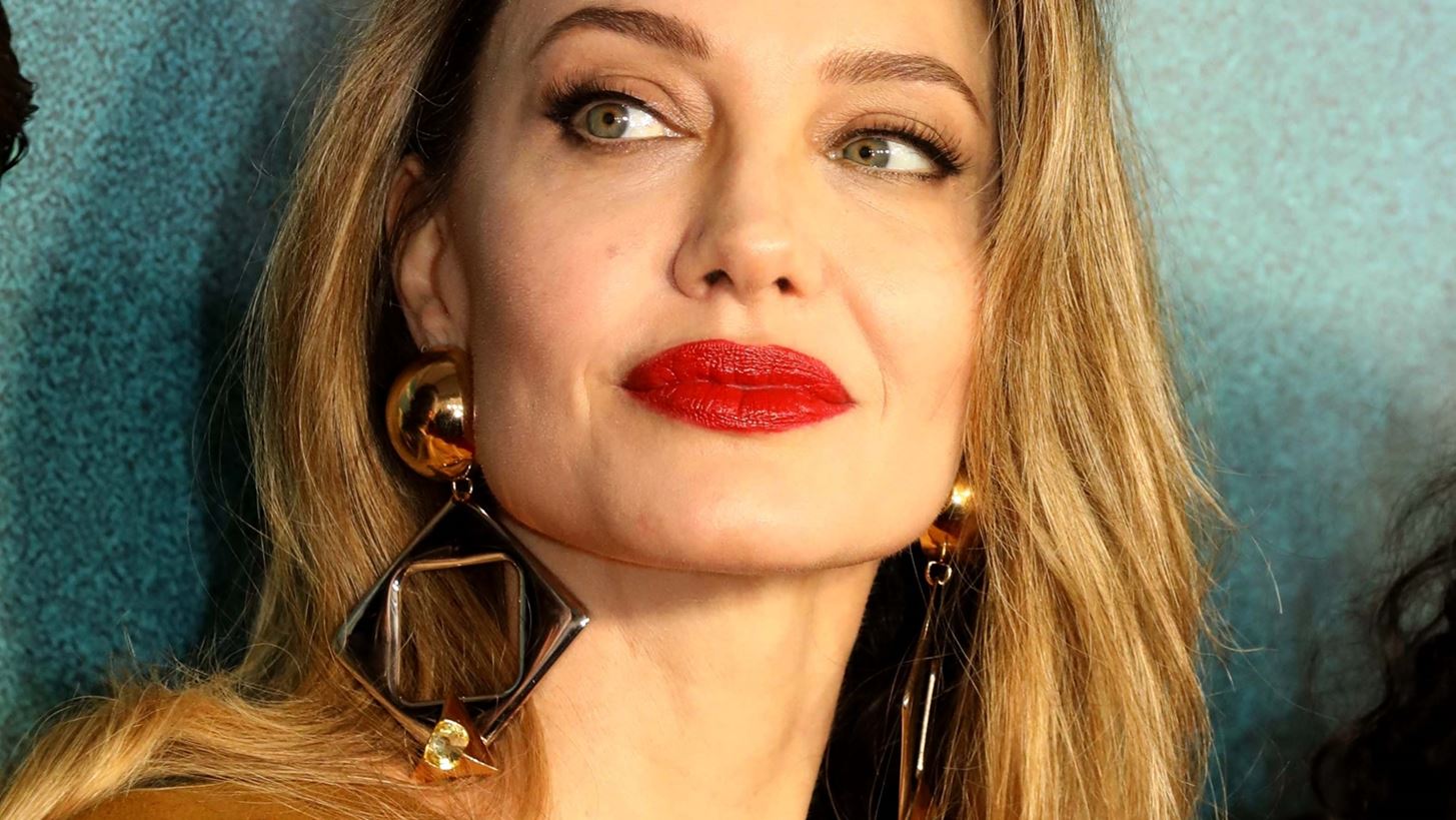 Angelina Jolie | &#x397; &#x3B5;&#x3BC;&#x3C6;&#x3AC;&#x3BD;&#x3B9;&#x3C3;&#x3B7; &#x3BC;&#x3B5; &#x3C4;&#x3B7;&#x3BD; 15&#x3C7;&#x3C1;&#x3BF;&#x3BD;&#x3B7; &#x3BA;&#x3CC;&#x3C1;&#x3B7; &#x3C4;&#x3B7;&#x3C2;, Vivienne Jolie - Pitt, &#x3C3;&#x3C4;&#x3BF; &#x3BA;&#x3CC;&#x3BA;&#x3BA;&#x3B9;&#x3BD;&#x3BF; &#x3C7;&#x3B1;&#x3BB;&#x3AF;