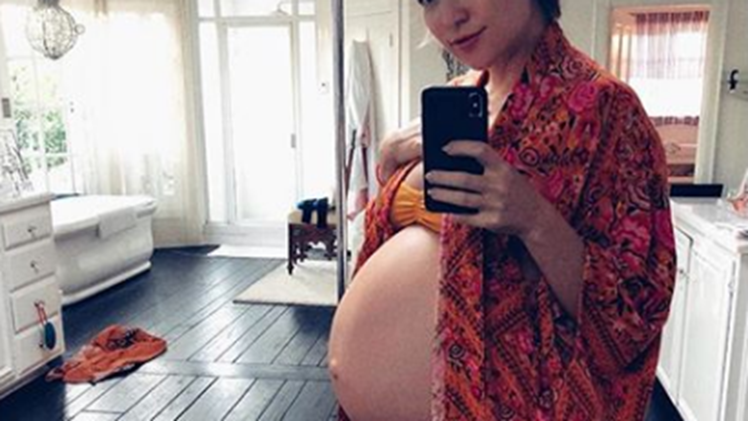 Kate Hudson |  &#x388;&#x3B3;&#x3B9;&#x3BD;&#x3B5; &#x3B3;&#x3B9;&#x3B1; &#x3C4;&#x3C1;&#x3AF;&#x3C4;&#x3B7; &#x3C6;&#x3BF;&#x3C1;&#x3AC; &#x3BC;&#x3B1;&#x3BC;&#x3AC; &#x3BA;&#x3B1;&#x3B9; &#x3B5;&#x3BC;&#x3B5;&#x3AF;&#x3C2; &#x3B8;&#x3C5;&#x3BC;&#x3CC;&#x3BC;&#x3B1;&#x3C3;&#x3C4;&#x3B5; &#x3C4;&#x3B1; &#x3BA;&#x3B1;&#x3BB;&#x3CD;&#x3C4;&#x3B5;&#x3C1;&#x3B1; looks &#x3C4;&#x3B7;&#x3C2; &#x3B5;&#x3B3;&#x3BA;&#x3C5;&#x3BC;&#x3BF;&#x3C3;&#x3CD;&#x3BD;&#x3B7;&#x3C2; &#x3C4;&#x3B7;&#x3C2;