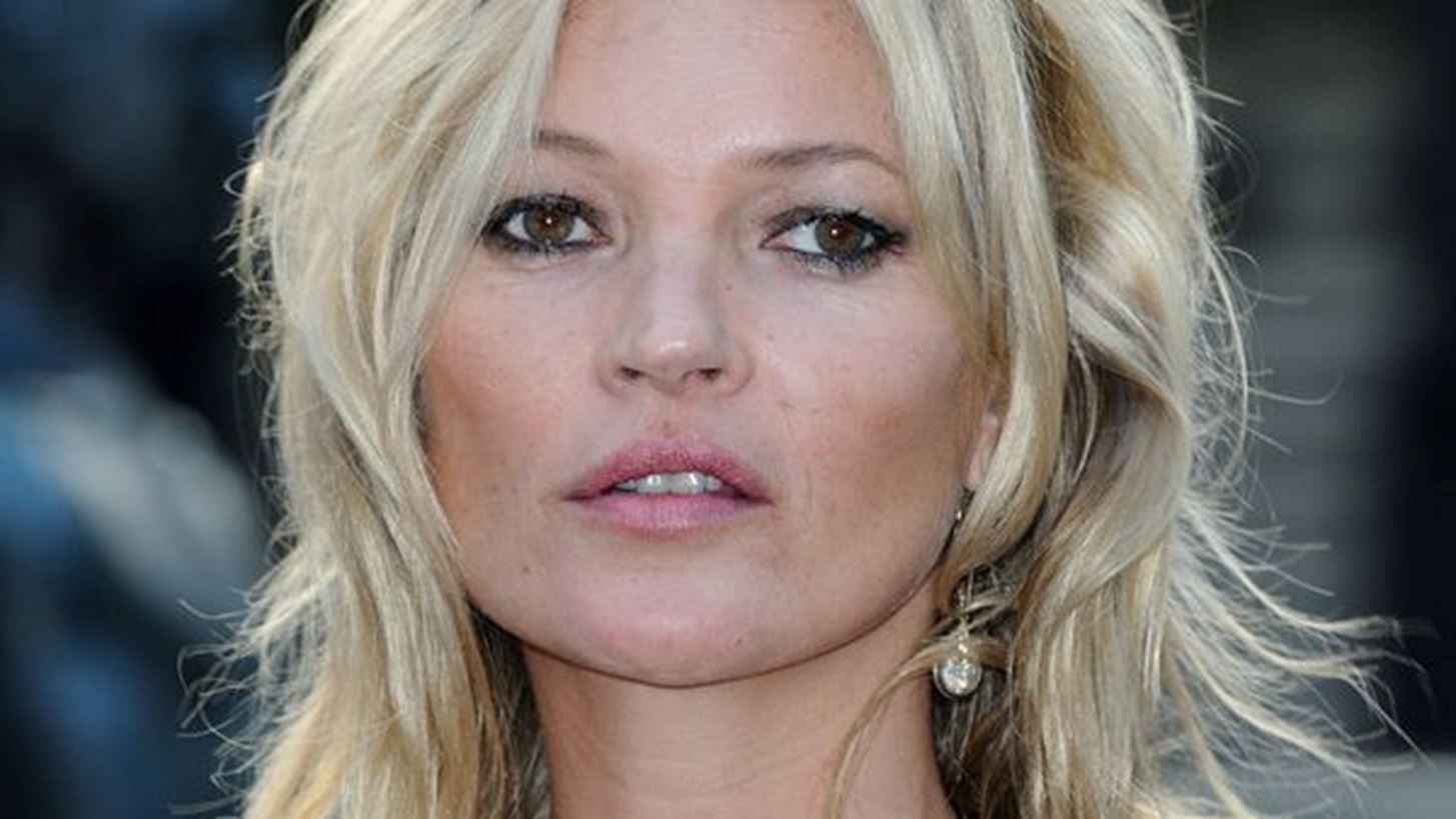 &#x397; Kate Moss &#x3B1;&#x3C0;&#x3BF;&#x3BA;&#x3B1;&#x3BB;&#x3CD;&#x3C0;&#x3C4;&#x3B5;&#x3B9; &#x3B3;&#x3B9;&#x3B1; &#x3C0;&#x3C1;&#x3CE;&#x3C4;&#x3B7; &#x3C6;&#x3BF;&#x3C1;&#x3AC; &#x3C4;&#x3B1; beauty &#x3BC;&#x3C5;&#x3C3;&#x3C4;&#x3B9;&#x3BA;&#x3AC; &#x3C4;&#x3B7;&#x3C2;