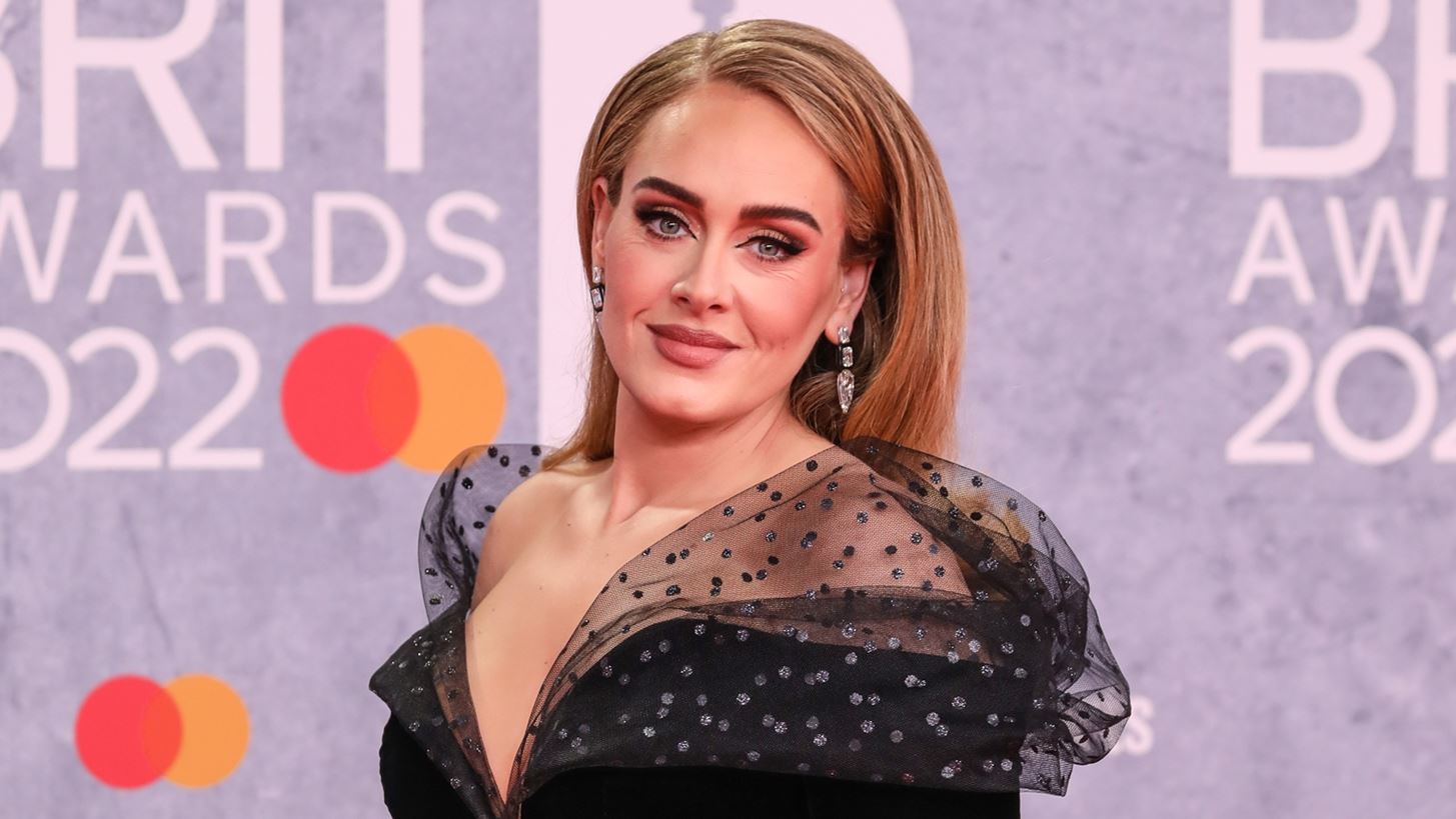 Adele | &#x394;&#x3C5;&#x3C3;&#x3BC;&#x3B5;&#x3BD;&#x3AE; &#x3C3;&#x3C7;&#x3CC;&#x3BB;&#x3B9;&#x3B1; &#x3B1;&#x3C0;&#x3CC; &#x3C4;&#x3BF; &#x3BA;&#x3BF;&#x3B9;&#x3BD;&#x3CC; &#x3B4;&#x3AD;&#x3C7;&#x3B5;&#x3C4;&#x3B1;&#x3B9; &#x3B7; &#x3C4;&#x3C1;&#x3B1;&#x3B3;&#x3BF;&#x3C5;&#x3B4;&#x3AF;&#x3C3;&#x3C4;&#x3C1;&#x3B9;&#x3B1; &#x3B3;&#x3B9;&#x3B1; &#x3C4;&#x3BF; &#x3C0;&#x3B1;&#x3BD;&#x3AC;&#x3BA;&#x3C1;&#x3B9;&#x3B2;&#x3BF; &#x3AC;&#x3BB;&#x3BC;&#x3C0;&#x3BF;&#x3C5;&#x3BC; &#x3C4;&#x3B7;&#x3C2;