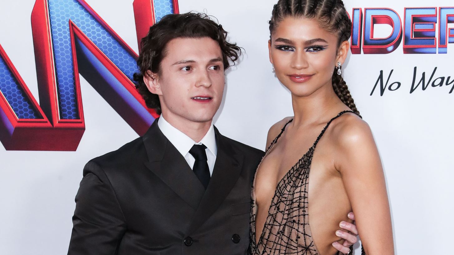 Zendaya | &#x39C;&#x3CC;&#x3BB;&#x3B9;&#x3C2; &#x3B1;&#x3C0;&#x3BF;&#x3BA;&#x3AC;&#x3BB;&#x3C5;&#x3C8;&#x3B5; &#x3AD;&#x3BD;&#x3B1; &#x3B1;&#x3C0;&#x3CC; &#x3C4;&#x3B1; &#x3C7;&#x3B1;&#x3C1;&#x3AF;&#x3C3;&#x3BC;&#x3B1;&#x3C4;&#x3B1; &#x3C4;&#x3BF;&#x3C5; Tom Holland