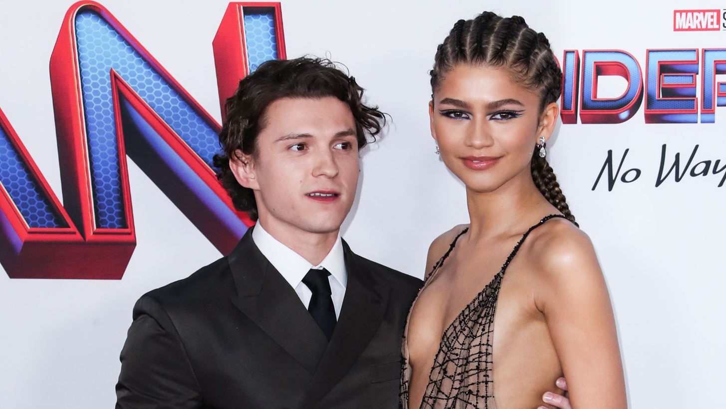 &quot;&#x395;&#x3AF;&#x3BD;&#x3B1;&#x3B9; &#x3BA;&#x3AC;&#x3C4;&#x3B9; &#x3B9;&#x3B5;&#x3C1;&#x3CC;&quot; | &#x39F; Tom Holland &#x3BC;&#x3B9;&#x3BB;&#x3AC; &#x3B3;&#x3B9;&#x3B1; &#x3C4;&#x3B7; &#x3C3;&#x3C7;&#x3AD;&#x3C3;&#x3B7; &#x3C4;&#x3BF;&#x3C5; &#x3BC;&#x3B5; &#x3C4;&#x3B7;&#x3BD; Zendaya