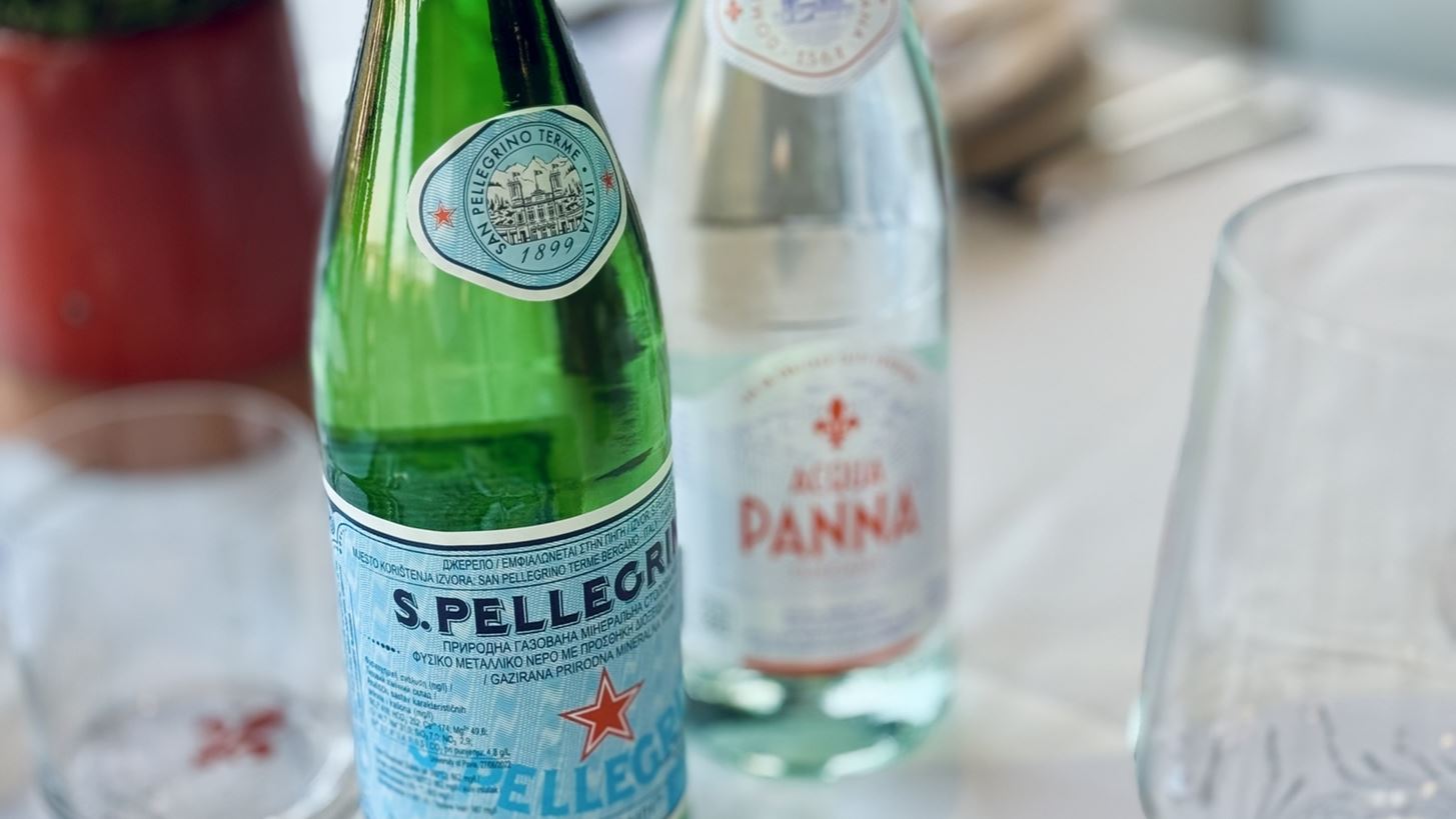 S.Pellegrino &#x3BA;&#x3B1;&#x3B9; Acqua Panna | I&#x3C4;&#x3B1;&#x3BB;&#x3B9;&#x3BA;&#x3AE; &#x3C6;&#x3B9;&#x3BD;&#x3AD;&#x3C4;&#x3C3;&#x3B1; &#x3BA;&#x3B1;&#x3B9; &#x3B4;&#x3C1;&#x3BF;&#x3C3;&#x3B9;&#x3AC; &#x3C3;&#x3C4;&#x3BF; Full Moon Dinner &#x3C4;&#x3B7;&#x3C2; Madame Figaro