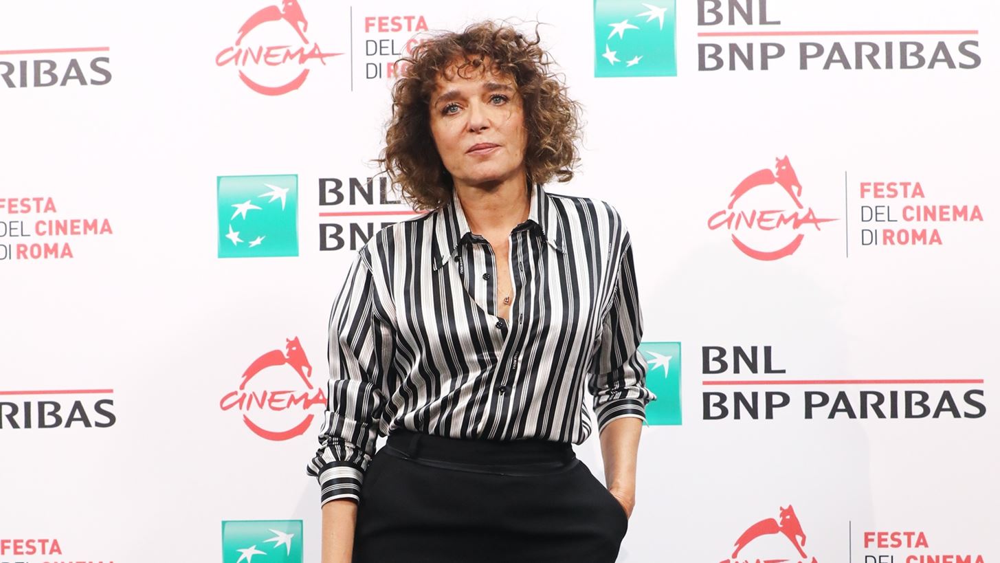 Valeria Golino | H &#x3B5;&#x3BB;&#x3BB;&#x3B7;&#x3BD;&#x3B9;&#x3BA;&#x3AE;&#x3C2; &#x3BA;&#x3B1;&#x3C4;&#x3B1;&#x3B3;&#x3C9;&#x3B3;&#x3AE;&#x3C2; &#x3B7;&#x3B8;&#x3BF;&#x3C0;&#x3BF;&#x3B9;&#x3CC;&#x3C2; &#x3C0;&#x3BF;&#x3C5; &#x3B8;&#x3B1; &#x3C5;&#x3C0;&#x3BF;&#x3B4;&#x3C5;&#x3B8;&#x3B5;&#x3AF; &#x3C4;&#x3B7;&#x3BD; &#x3B1;&#x3B4;&#x3B5;&#x3C1;&#x3C6;&#x3AE; &#x3C4;&#x3B7;&#x3C2; &#x39A;&#x3AC;&#x3BB;&#x3BB;&#x3B1;&#x3C2; &#x3C3;&#x3C4;&#x3BF; &#x3C0;&#x3BB;&#x3B5;&#x3C5;&#x3C1;&#x3CC; &#x3C4;&#x3B7;&#x3C2; Angelina Jolie