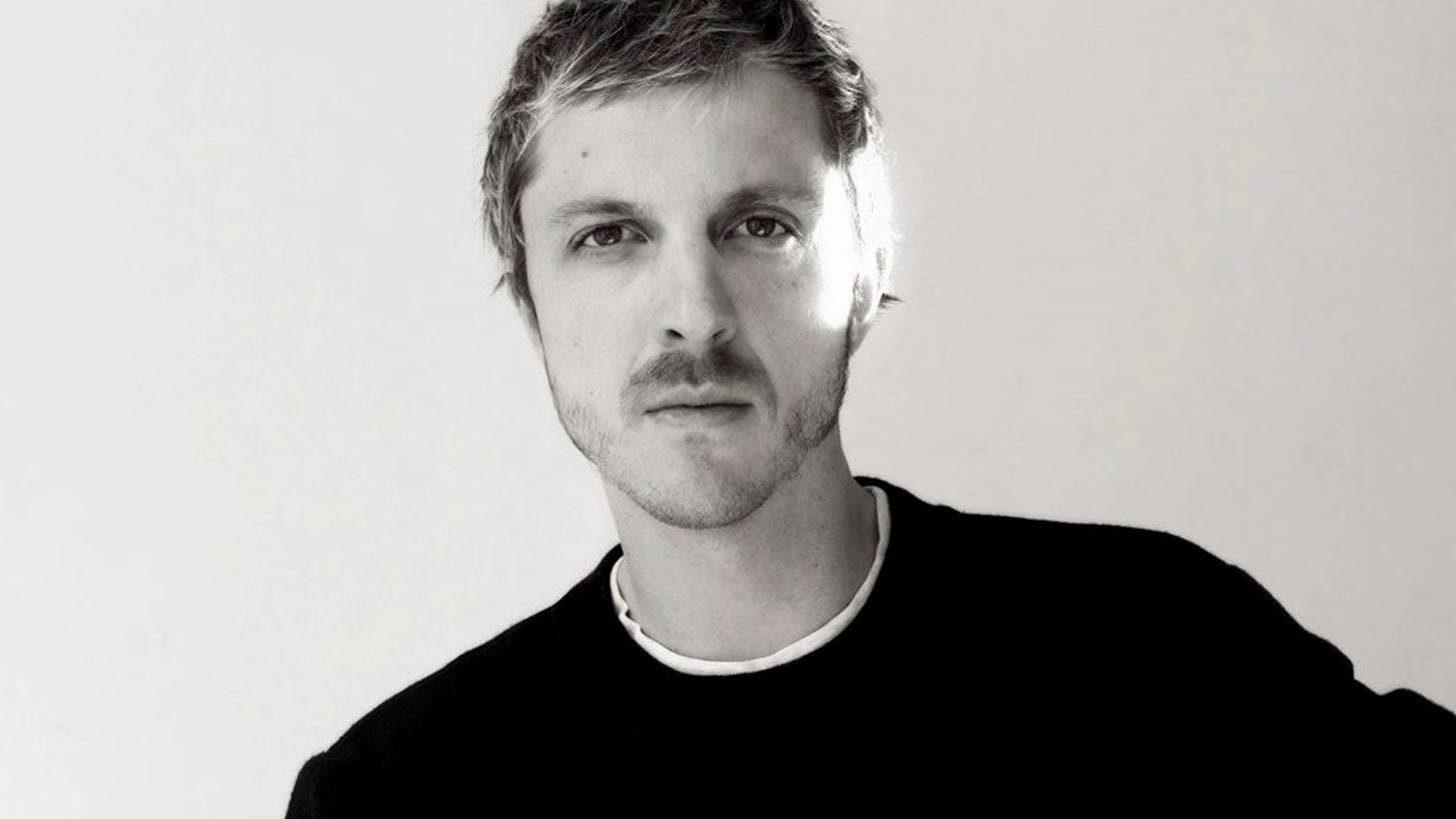 O Glenn Martens &#x3B5;&#x3AF;&#x3BD;&#x3B1;&#x3B9; &#x3BF; &#x3BD;&#x3AD;&#x3BF;&#x3C2; creative director &#x3C4;&#x3BF;&#x3C5; Maison Margiela
