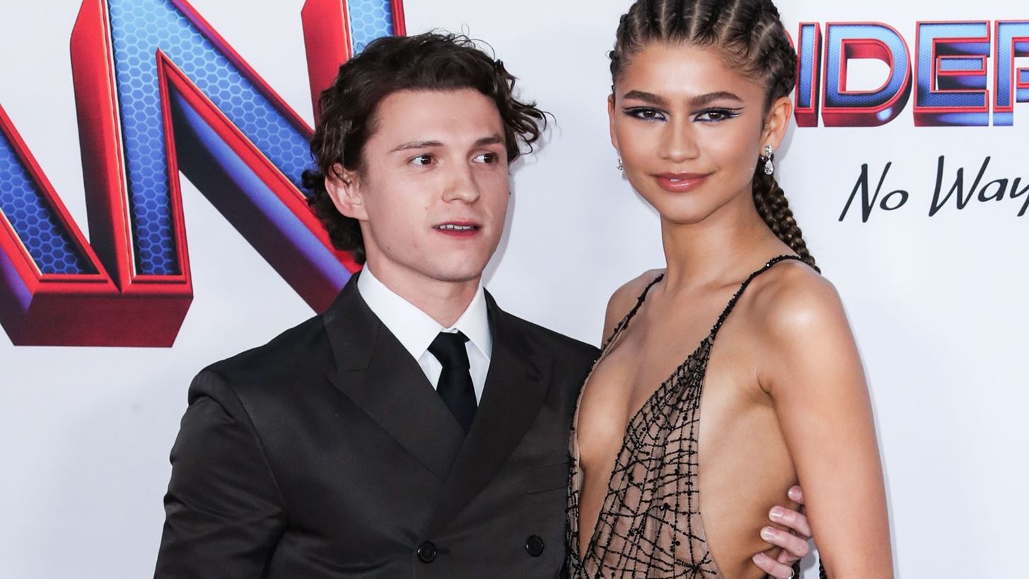 Zendaya - Tom Holland | E&#x3BC;&#x3C6;&#x3B1;&#x3BD;&#x3AF;&#x3C3;&#x3C4;&#x3B7;&#x3BA;&#x3B1;&#x3BD; &#x3B1;&#x3C3;&#x3BF;&#x3C1;&#x3C4;&#x3AF; &#x3BC;&#x3B5; &#x3C4;&#x3BF; &#x3B1;&#x3C0;&#x3CC;&#x3BB;&#x3C5;&#x3C4;&#x3BF; &#x3C7;&#x3C1;&#x3CE;&#x3BC;&#x3B1; &#x3C3;&#x3C4;&#x3B1; &#x3C1;&#x3BF;&#x3CD;&#x3C7;&#x3B1;