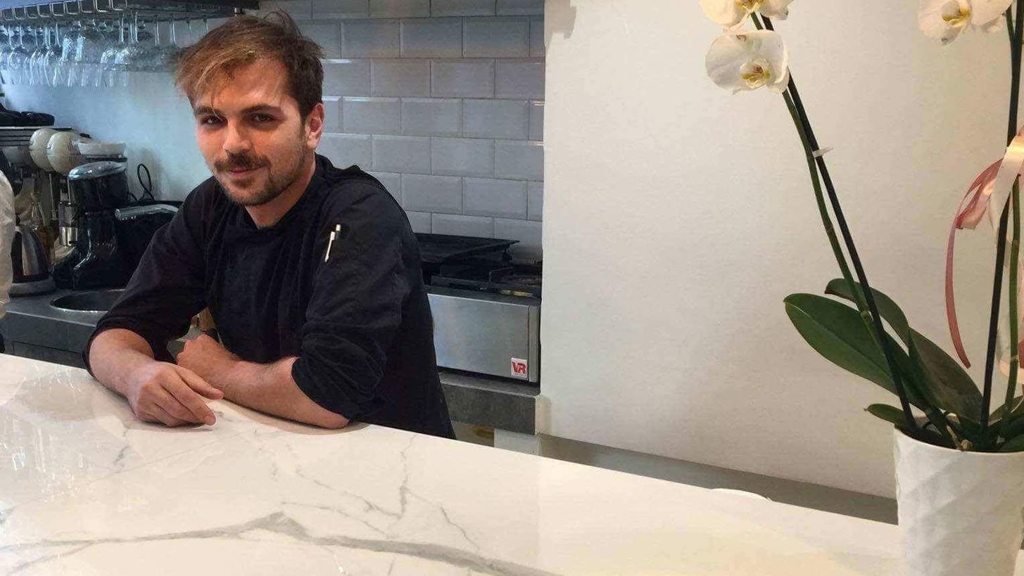 Les Connoisseurs: &#x39D;&#x3AF;&#x3BA;&#x3BF;&#x3C2; &#x39C;&#x3B9;&#x3BA;&#x3C1;&#x3CC;&#x3C0;&#x3BF;&#x3C5;&#x3BB;&#x3BF;&#x3C2;