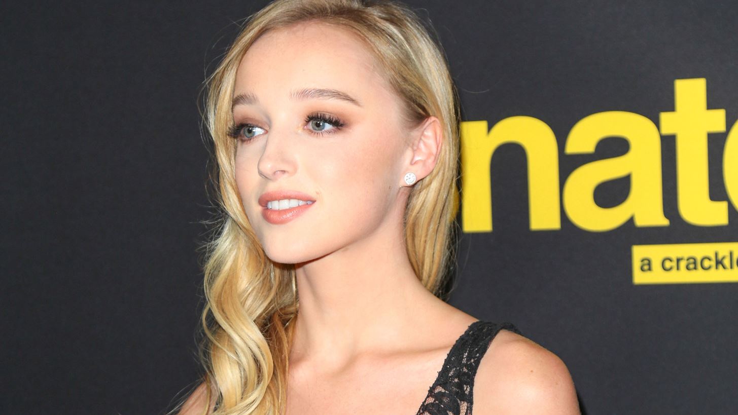Phoebe Dynevor | &#x3A5;&#x3B9;&#x3BF;&#x3B8;&#x3AD;&#x3C4;&#x3B7;&#x3C3;&#x3B5; &#x3C4;&#x3BF; signature hairstyle &#x3C4;&#x3B7;&#x3C2; Ariana Grande