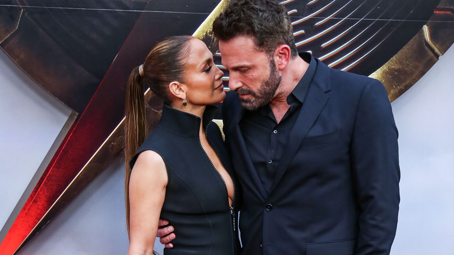 Jennifer Lopez | &#x39F; &#x3C4;&#x3C1;&#x3C5;&#x3C6;&#x3B5;&#x3C1;&#x3CC;&#x3C2; &#x3C4;&#x3C1;&#x3CC;&#x3C0;&#x3BF;&#x3C2; &#x3C0;&#x3BF;&#x3C5; &#x3B5;&#x3C0;&#x3AD;&#x3BB;&#x3B5;&#x3BE;&#x3B5; &#x3BD;&#x3B1; &#x3B5;&#x3C5;&#x3C7;&#x3B7;&#x3B8;&#x3B5;&#x3AF; &#x3C3;&#x3C4;&#x3BF;&#x3BD; Ben Affleck