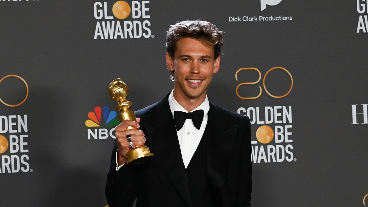 &#x39F; Austin Butler &#x3B5;&#x3C5;&#x3C7;&#x3B1;&#x3C1;&#x3AF;&#x3C3;&#x3C4;&#x3B7;&#x3C3;&#x3B5; (&#x3B5;&#x3C0;&#x3B9;&#x3C4;&#x3AD;&#x3BB;&#x3BF;&#x3C5;&#x3C2;) &#x3C4;&#x3B7;&#x3BD; &#x3C0;&#x3C1;&#x3CE;&#x3B7;&#x3BD; &#x3C3;&#x3CD;&#x3BD;&#x3C4;&#x3C1;&#x3BF;&#x3C6;&#x3CC; &#x3C4;&#x3BF;&#x3C5;, Vanessa Hudgens, &#x3B3;&#x3B9;&#x3B1; &#x3C4;&#x3BF;&#x3BD; &#x3C1;&#x3CC;&#x3BB;&#x3BF; &#x3C4;&#x3BF;&#x3C5; Elvis