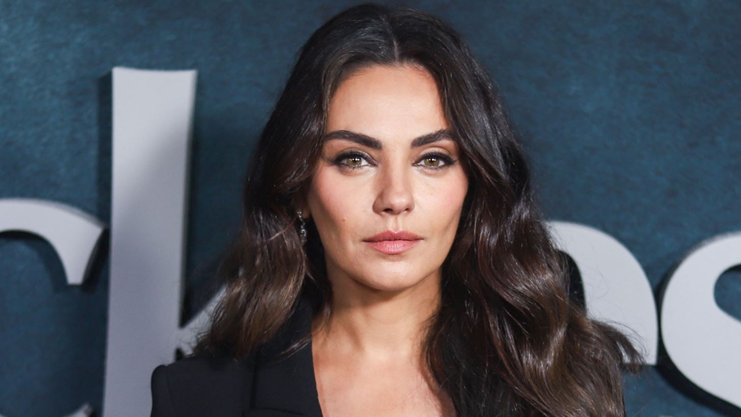 Mila Kunis | &#x393;&#x3B9;&#x3B1;&#x3C4;&#x3AF; &#x3C4;&#x3B7; &#x3B3;&#x3B9;&#x3BF;&#x3CD;&#x3C7;&#x3B1;&#x3C1;&#x3B5; &#x3BF; &#x3BA;&#x3CC;&#x3C3;&#x3BC;&#x3BF;&#x3C2; &#x3C3;&#x3C4;&#x3B7;&#x3BD; &#x3B5;&#x3BA;&#x3C0;&#x3BF;&#x3BC;&#x3C0;&#x3AE; &#x3C4;&#x3BF;&#x3C5; Jimmy Kimmel;