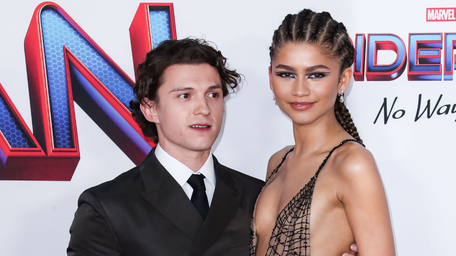 Zendaya - Tom Holland | &#x39F;&#x3B9; &#x3BD;&#x3AD;&#x3B5;&#x3C2; &#x3BA;&#x3BF;&#x3B9;&#x3BD;&#x3AD;&#x3C2; &#x3C6;&#x3C9;&#x3C4;&#x3BF;&#x3B3;&#x3C1;&#x3B1;&#x3C6;&#x3AF;&#x3B5;&#x3C2; &#x3C4;&#x3BF;&#x3C5;&#x3C2; &#x3B1;&#x3C0;&#x3CC; &#x3C4;&#x3BF; &#x3C1;&#x3B1;&#x3BD;&#x3C4;&#x3B5;&#x3B2;&#x3BF;&#x3CD; &#x3C4;&#x3BF;&#x3C5;&#x3C2; &#x3C3;&#x3B5; &#x3B1;&#x3B3;&#x3CE;&#x3BD;&#x3B1; &#x3BC;&#x3C0;&#x3AC;&#x3C3;&#x3BA;&#x3B5;&#x3C4;