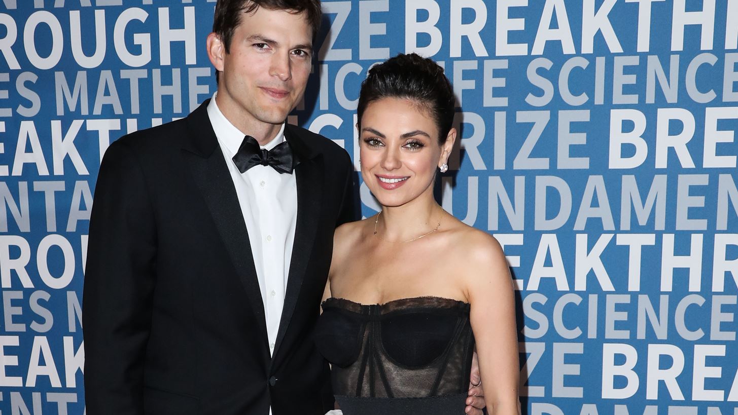 Mila Kunis-Ashton Kutcher | &#x39E;&#x3B5;&#x3C0;&#x3AD;&#x3C1;&#x3B1;&#x3C3;&#x3B1;&#x3BD; &#x3C4;&#x3B1; 30 &#x3B5;&#x3BA;&#x3B1;&#x3C4;&#x3BF;&#x3BC;&#x3BC;&#x3CD;&#x3C1;&#x3B9;&#x3B1; &#x3B4;&#x3BF;&#x3BB;&#x3AC;&#x3C1;&#x3B9;&#x3B1; &#x3C3;&#x3B5; &#x3B4;&#x3C9;&#x3C1;&#x3B5;&#x3AD;&#x3C2; &#x3B3;&#x3B9;&#x3B1; &#x3C4;&#x3BF;&#x3BD; &#x3BF;&#x3C5;&#x3BA;&#x3C1;&#x3B1;&#x3BD;&#x3B9;&#x3BA;&#x3CC; &#x3BB;&#x3B1;&#x3CC;