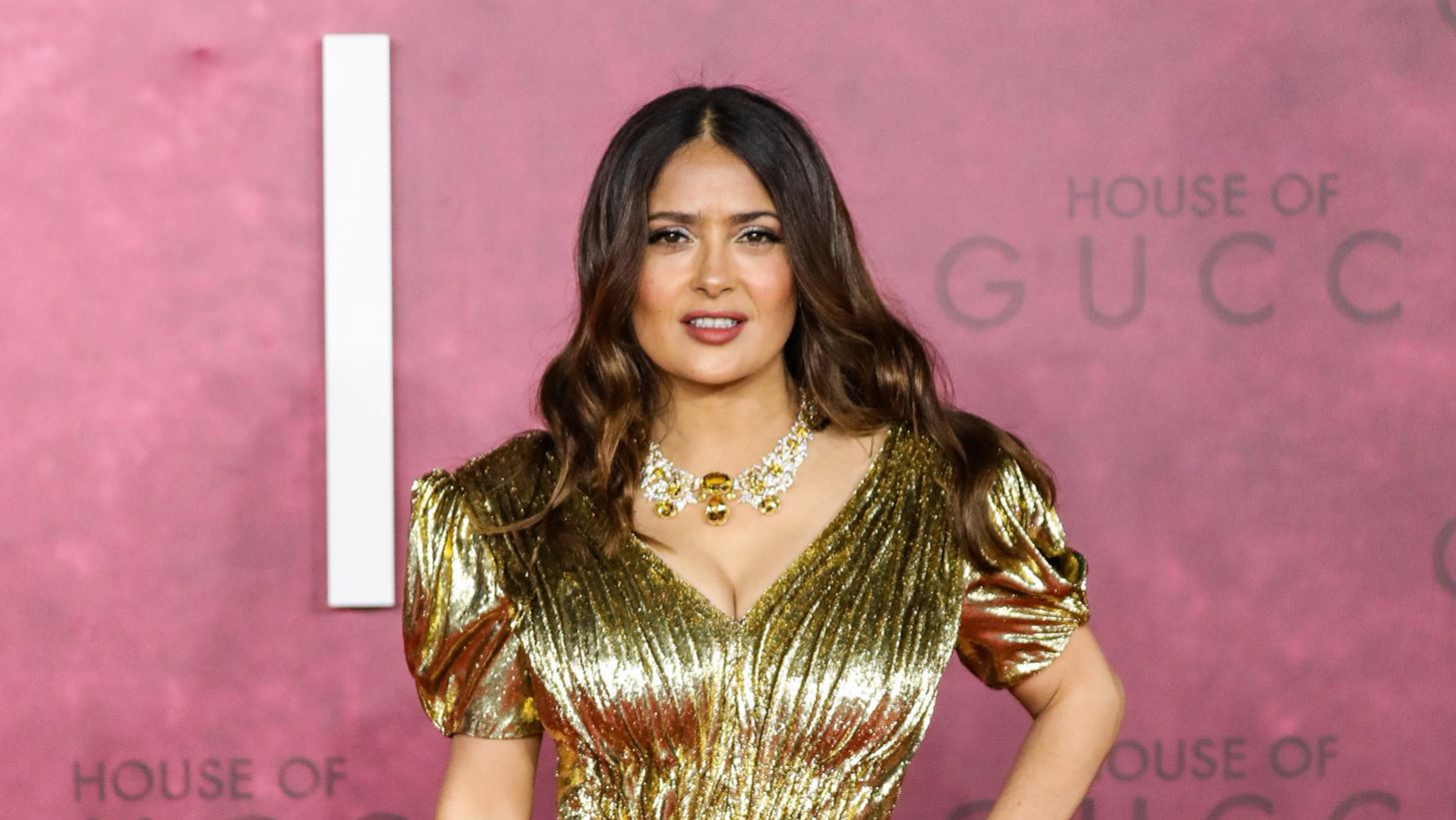 Salma Hayek: &quot;&#x3A0;&#x3C1;&#x3BF;&#x3C3;&#x3C0;&#x3AC;&#x3B8;&#x3B7;&#x3C3;&#x3B1;&#x3BD; &#x3BD;&#x3B1; &#x3BC;&#x3B5; &#x3BE;&#x3B5;&#x3C6;&#x3BF;&#x3C1;&#x3C4;&#x3C9;&#x3B8;&#x3BF;&#x3CD;&#x3BD; &#x3BC;&#x3B5; &#x3C7;&#x3AF;&#x3BB;&#x3B9;&#x3BF;&#x3C5;&#x3C2; &#x3C4;&#x3C1;&#x3CC;&#x3C0;&#x3BF;&#x3C5;&#x3C2;, &#x3CC;&#x3BC;&#x3C9;&#x3C2; &#x3B5;&#x3AF;&#x3BC;&#x3B1;&#x3B9; &#x3B1;&#x3BA;&#x3CC;&#x3BC;&#x3B1; &#x3B5;&#x3B4;&#x3CE;&quot;