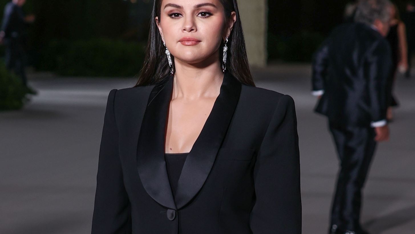 Hailey Bieber &#x2013; Selena Gomez | &#x3A0;&#x3BF;&#x3B6;&#x3AC;&#x3C1;&#x3BF;&#x3C5;&#x3BD; &#x3BC;&#x3B1;&#x3B6;&#x3AF; &#x3B2;&#x3AC;&#x3B6;&#x3BF;&#x3BD;&#x3C4;&#x3B1;&#x3C2; &#x3C4;&#x3AD;&#x3BB;&#x3BF;&#x3C2; &#x3C3;&#x3B5; &#x3BC;&#x3B9;&#x3B1; &#x3BA;&#x3CC;&#x3BD;&#x3C4;&#x3C1;&#x3B1; &#x3C0;&#x3BF;&#x3C5; &#x3BA;&#x3C1;&#x3B1;&#x3C4;&#x3AC;&#x3B5;&#x3B9; &#x3C7;&#x3C1;&#x3CC;&#x3BD;&#x3B9;&#x3B1;