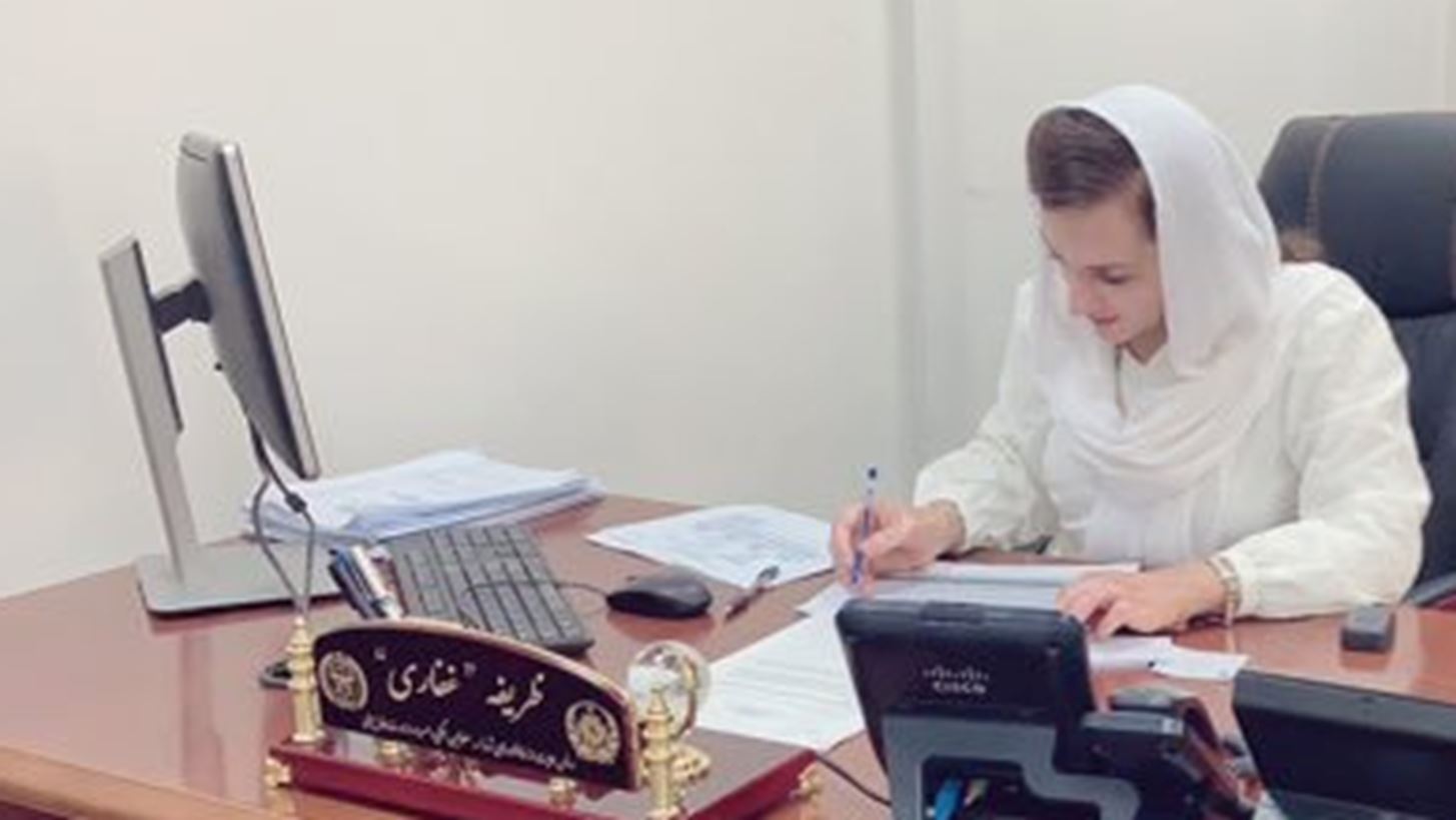 &#x3A3;&#x3C5;&#x3B3;&#x3BA;&#x3BB;&#x3BF;&#x3BD;&#x3AF;&#x3B6;&#x3B5;&#x3B9; &#x3B7; &#x3C0;&#x3C1;&#x3CE;&#x3C4;&#x3B7; &#x3B3;&#x3C5;&#x3BD;&#x3B1;&#x3AF;&#x3BA;&#x3B1; &#x3B4;&#x3AE;&#x3BC;&#x3B1;&#x3C1;&#x3C7;&#x3BF;&#x3C2; &#x3C4;&#x3B7;&#x3C2; &#x39A;&#x3B1;&#x3BC;&#x3C0;&#x3BF;&#x3CD;&#x3BB;: &quot;&#x391;&#x3C0;&#x3BB;&#x3CE;&#x3C2; &#x3C0;&#x3B5;&#x3C1;&#x3B9;&#x3BC;&#x3AD;&#x3BD;&#x3C9; &#x3BD;&#x3B1; &#x3BC;&#x3B5; &#x3B2;&#x3C1;&#x3BF;&#x3C5;&#x3BD; &#x3BF;&#x3B9; &#x3A4;&#x3B1;&#x3BB;&#x3B9;&#x3BC;&#x3C0;&#x3AC;&#x3BD; &#x3BA;&#x3B1;&#x3B9; &#x3BD;&#x3B1; &#x3BC;&#x3B5; &#x3C3;&#x3BA;&#x3BF;&#x3C4;&#x3CE;&#x3C3;&#x3BF;&#x3C5;&#x3BD;&quot;