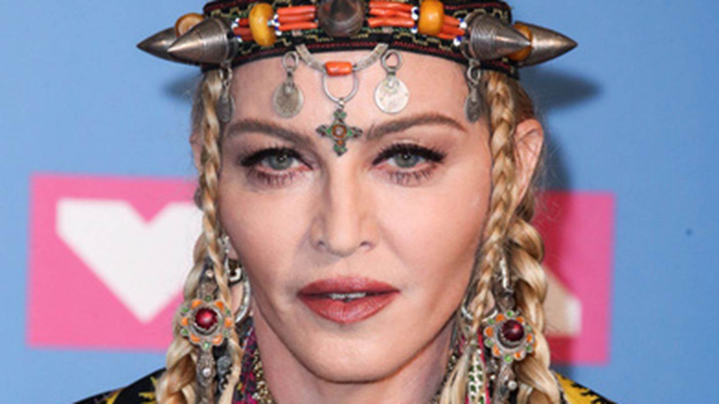 &#x397; Madonna &#x3C0;&#x3BF;&#x3B6;&#x3AC;&#x3C1;&#x3B5;&#x3B9; &#x3B7;&#x3BC;&#x3AF;&#x3B3;&#x3C5;&#x3BC;&#x3BD;&#x3B7; &#x3C3;&#x3C4;&#x3BF; &#x3BA;&#x3C1;&#x3B5;&#x3B2;&#x3AC;&#x3C4;&#x3B9; &#x3BA;&#x3B1;&#x3B9; &#x3C4;&#x3B5;&#x3C3;&#x3C4;&#x3AC;&#x3C1;&#x3B5;&#x3B9; &#x3C4;&#x3B1; &#x3CC;&#x3C1;&#x3B9;&#x3B1; &#x3C4;&#x3BF;&#x3C5; Instagram