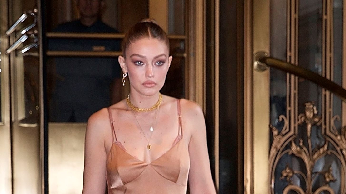 Gigi Hadid | &#x397; &#x3B1;&#x3C3;&#x3BF;&#x3C1;&#x3C4;&#x3AF; &#x3B5;&#x3BC;&#x3C6;&#x3AC;&#x3BD;&#x3B9;&#x3C3;&#x3B7; &#x3BC;&#x3B5; &#x3C4;&#x3B7;&#x3BD; &#x3BA;&#x3CC;&#x3C1;&#x3B7; &#x3C4;&#x3B7;&#x3C2; &#x3C3;&#x3C4;&#x3B7;&#x3BD; &#x3C0;&#x3B1;&#x3C1;&#x3B1;&#x3BB;&#x3AF;&#x3B1;