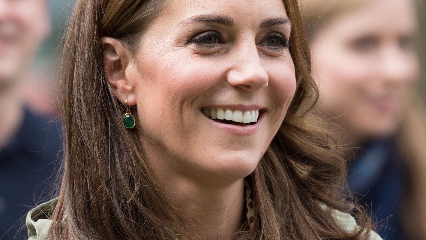 H Kate Middleton &#x3B5;&#x3C0;&#x3AD;&#x3C3;&#x3C4;&#x3C1;&#x3B5;&#x3C8;&#x3B5; &#x3C3;&#x3C4;&#x3B1; &#x3B2;&#x3B1;&#x3C3;&#x3B9;&#x3BB;&#x3B9;&#x3BA;&#x3AC; &#x3C4;&#x3B7;&#x3C2; &#x3BA;&#x3B1;&#x3B8;&#x3AE;&#x3BA;&#x3BF;&#x3BD;&#x3C4;&#x3B1;