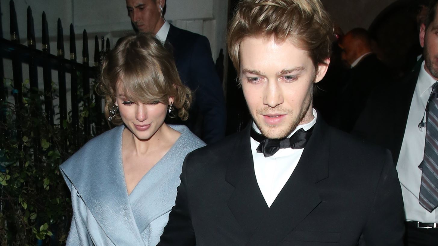 Taylor Swift - Joe Alwyn | &#x3A4;&#x3AF;&#x3C4;&#x3BB;&#x3BF;&#x3B9; &#x3C4;&#x3AD;&#x3BB;&#x3BF;&#x3C5;&#x3C2; &#x3BC;&#x3B5;&#x3C4;&#x3AC; &#x3B1;&#x3C0;&#x3CC; &#x3AD;&#x3BE;&#x3B9; &#x3C7;&#x3C1;&#x3CC;&#x3BD;&#x3B9;&#x3B1; &#x3C3;&#x3C7;&#x3AD;&#x3C3;&#x3B7;&#x3C2;