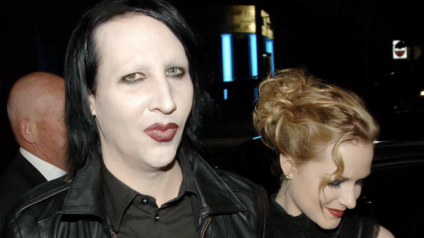 &#x397; Evan Rachel Wood &#x3BA;&#x3B1;&#x3C4;&#x3B7;&#x3B3;&#x3BF;&#x3C1;&#x3B5;&#x3AF; &#x3C4;&#x3BF;&#x3BD; Marilyn Manson &#x3B3;&#x3B9;&#x3B1; &#x3B2;&#x3B9;&#x3B1;&#x3C3;&#x3BC;&#x3CC; &#x3C3;&#x3C4;&#x3BF; &#x3C3;&#x3B5;&#x3C4; &#x3B2;&#x3AF;&#x3BD;&#x3C4;&#x3B5;&#x3BF; &#x3BA;&#x3BB;&#x3B9;&#x3C0; &#x3C4;&#x3BF;&#x3C5;
