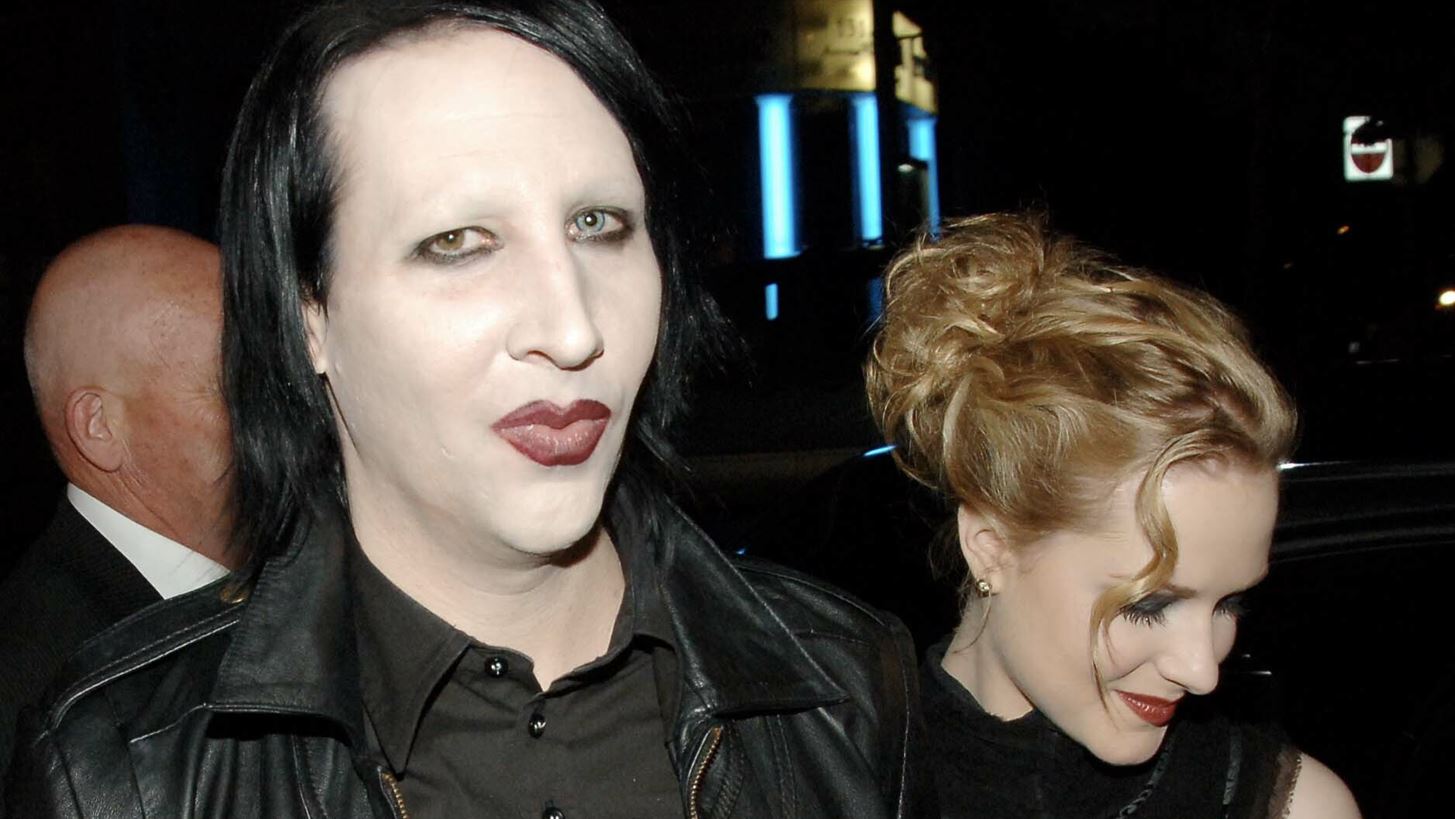 &#x397; Evan Rachel Wood &#x3AD;&#x3B4;&#x3C9;&#x3C3;&#x3B5; &#x3C4;&#x3B7;&#x3BD; &#x3BA;&#x3B7;&#x3B4;&#x3B5;&#x3BC;&#x3BF;&#x3BD;&#x3AF;&#x3B1; &#x3C4;&#x3BF;&#x3C5; &#x3B3;&#x3B9;&#x3BF;&#x3C5; &#x3C4;&#x3B7;&#x3C2; &#x3C3;&#x3C4;&#x3BF;&#x3BD; &#x3C0;&#x3C1;&#x3CE;&#x3B7;&#x3BD; &#x3C4;&#x3B7;&#x3C2; &#x3B3;&#x3B9;&#x3B1; &#x3BD;&#x3B1; &#x3C4;&#x3BF;&#x3BD; &#x3C0;&#x3C1;&#x3BF;&#x3C3;&#x3C4;&#x3B1;&#x3C4;&#x3B5;&#x3CD;&#x3C3;&#x3B5;&#x3B9; &#x3B1;&#x3C0;&#x3CC; &#x3C4;&#x3BF;&#x3BD; Marilyn Manson