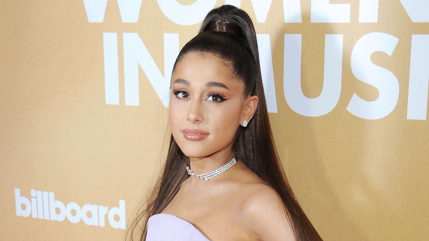 &#x397; Ariana Grande &quot;&#x3AD;&#x3C3;&#x3C0;&#x3B1;&#x3C3;&#x3B5;&quot; &#x3C4;&#x3B7; &#x3C3;&#x3B9;&#x3C9;&#x3C0;&#x3AE; &#x3C4;&#x3B7;&#x3C2; &#x3C3;&#x3C7;&#x3B5;&#x3C4;&#x3B9;&#x3BA;&#x3AC; &#x3BC;&#x3B5; &#x3C4;&#x3B1; &#x3C3;&#x3C7;&#x3CC;&#x3BB;&#x3B9;&#x3B1; &#x3C0;&#x3B5;&#x3C1;&#x3AF; &#x3B1;&#x3BD;&#x3BF;&#x3C1;&#x3B5;&#x3BE;&#x3AF;&#x3B1;&#x3C2;