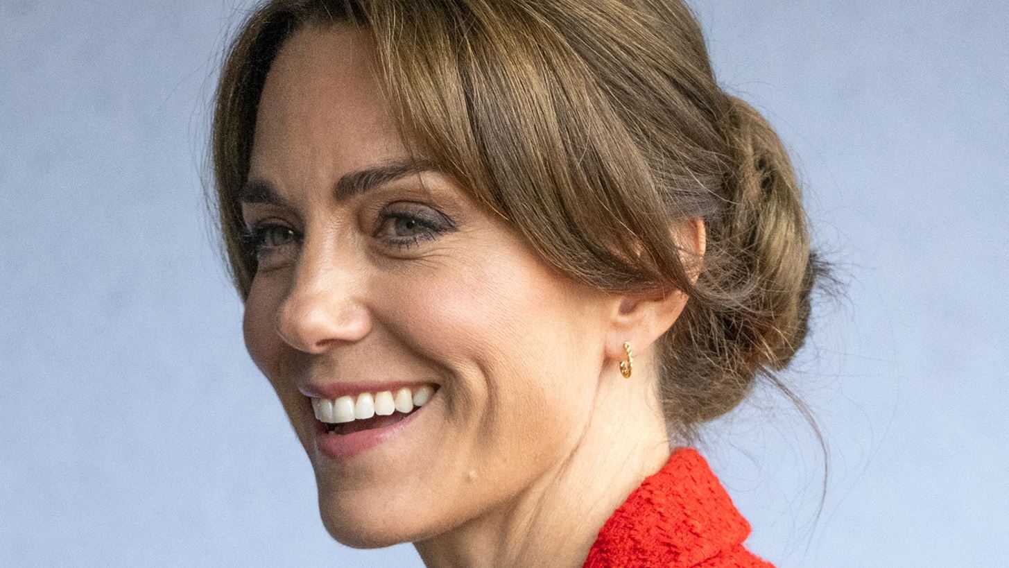 Kate Middleton | &#x3A4;&#x3BF; &#x3AD;&#x3BD;&#x3B1; &#x3C0;&#x3C1;&#x3AC;&#x3B3;&#x3BC;&#x3B1; &#x3C3;&#x3C4;&#x3BF; &#x3BF;&#x3C0;&#x3BF;&#x3AF;&#x3BF; &#x3B1;&#x3BD;&#x3B1;&#x3C6;&#x3AD;&#x3C1;&#x3B5;&#x3C4;&#x3B1;&#x3B9; &#x3C3;&#x3C4;&#x3BF; &#x3A7;&#x3C1;&#x3B9;&#x3C3;&#x3C4;&#x3BF;&#x3C5;&#x3B3;&#x3B5;&#x3BD;&#x3BD;&#x3B9;&#x3AC;&#x3C4;&#x3B9;&#x3BA;&#x3BF; &#x3BC;&#x3AE;&#x3BD;&#x3C5;&#x3BC;&#x3AC; &#x3C4;&#x3B7;&#x3C2;